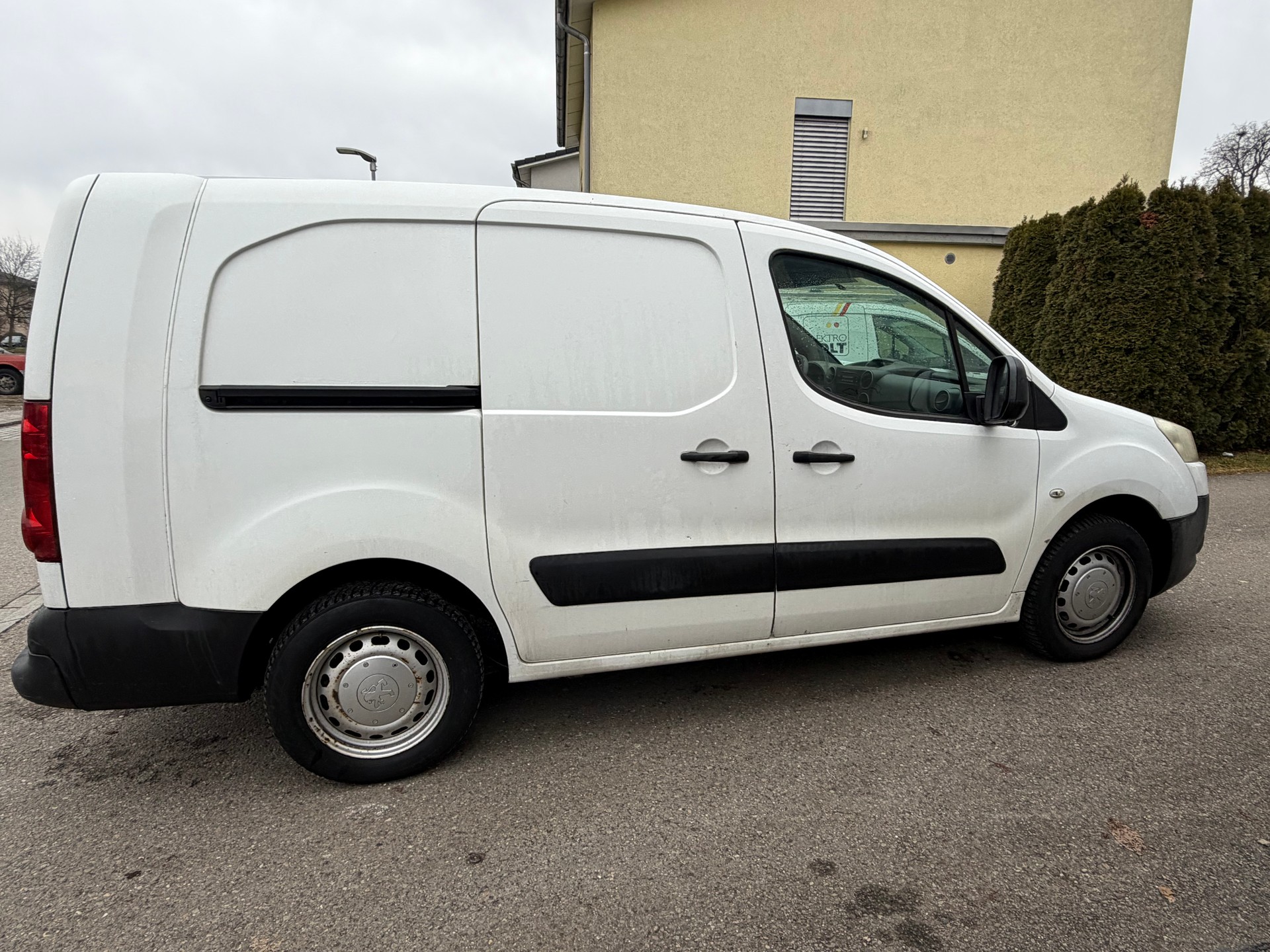 PEUGEOT Partner 1.6 HDI Urban Pack-image-1