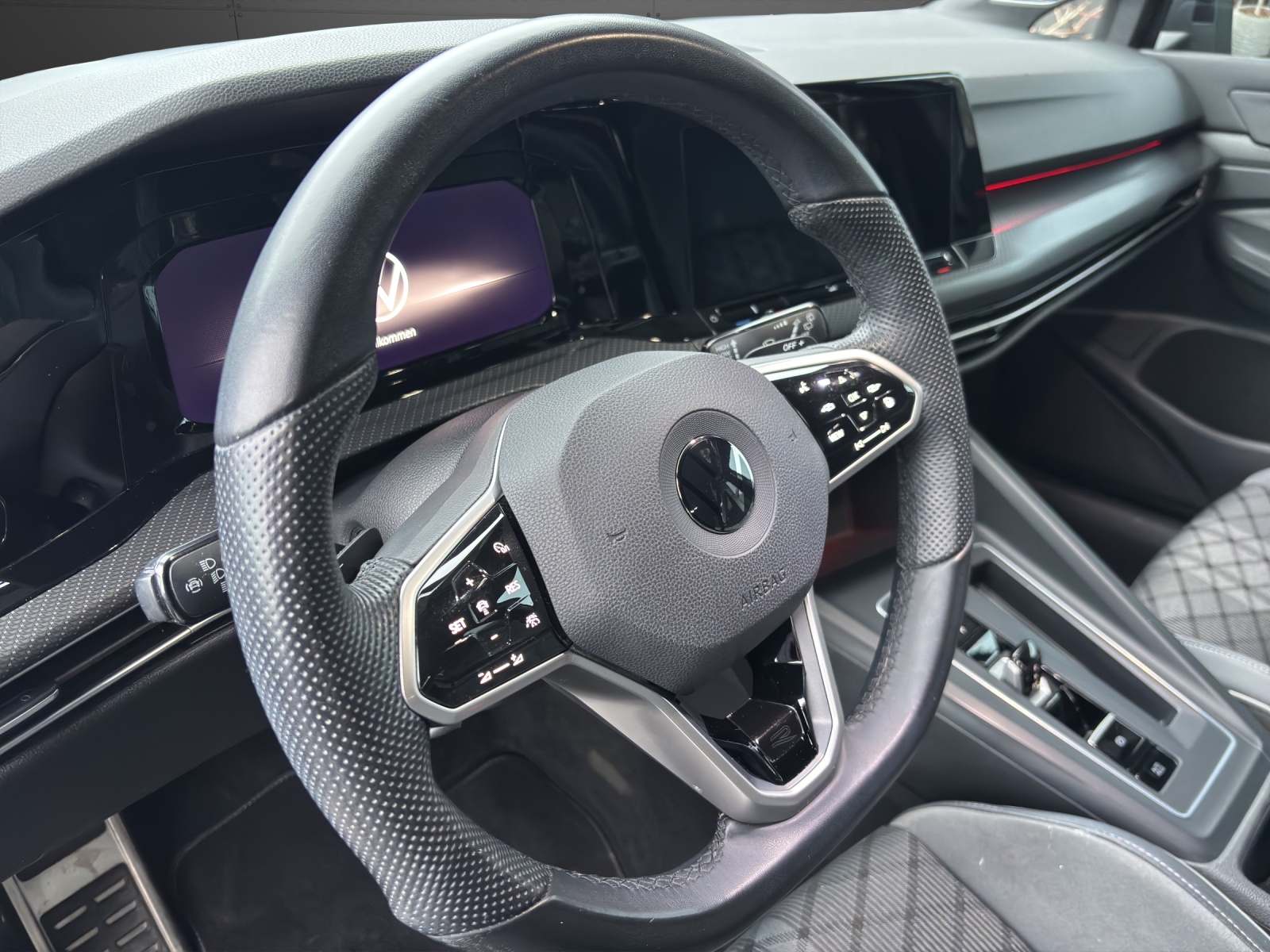VW Golf Variant 1.5 eTSI mHEV R-Line-image-4