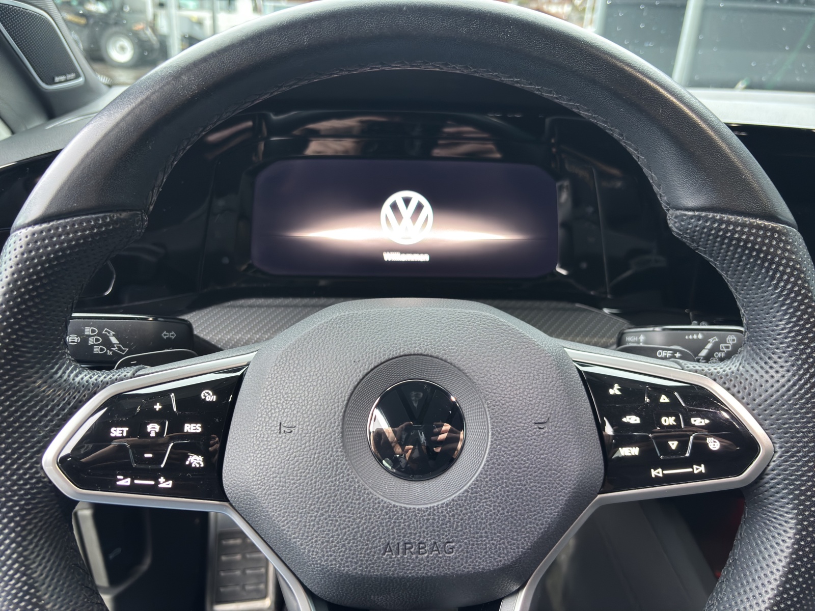 VW Golf Variant 1.5 eTSI mHEV R-Line-image-5