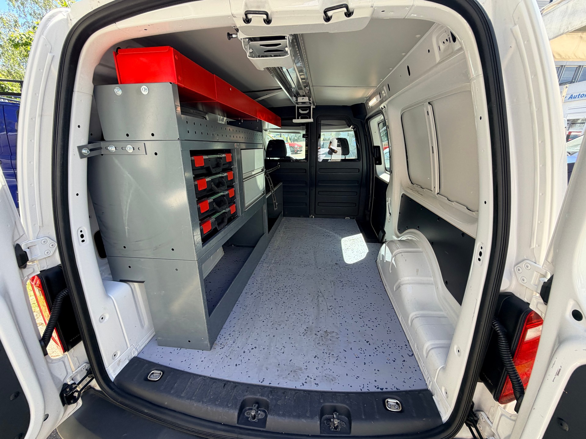 VW Caddy Maxi 2.0TDI Entry BlueMotion Technology-image-11