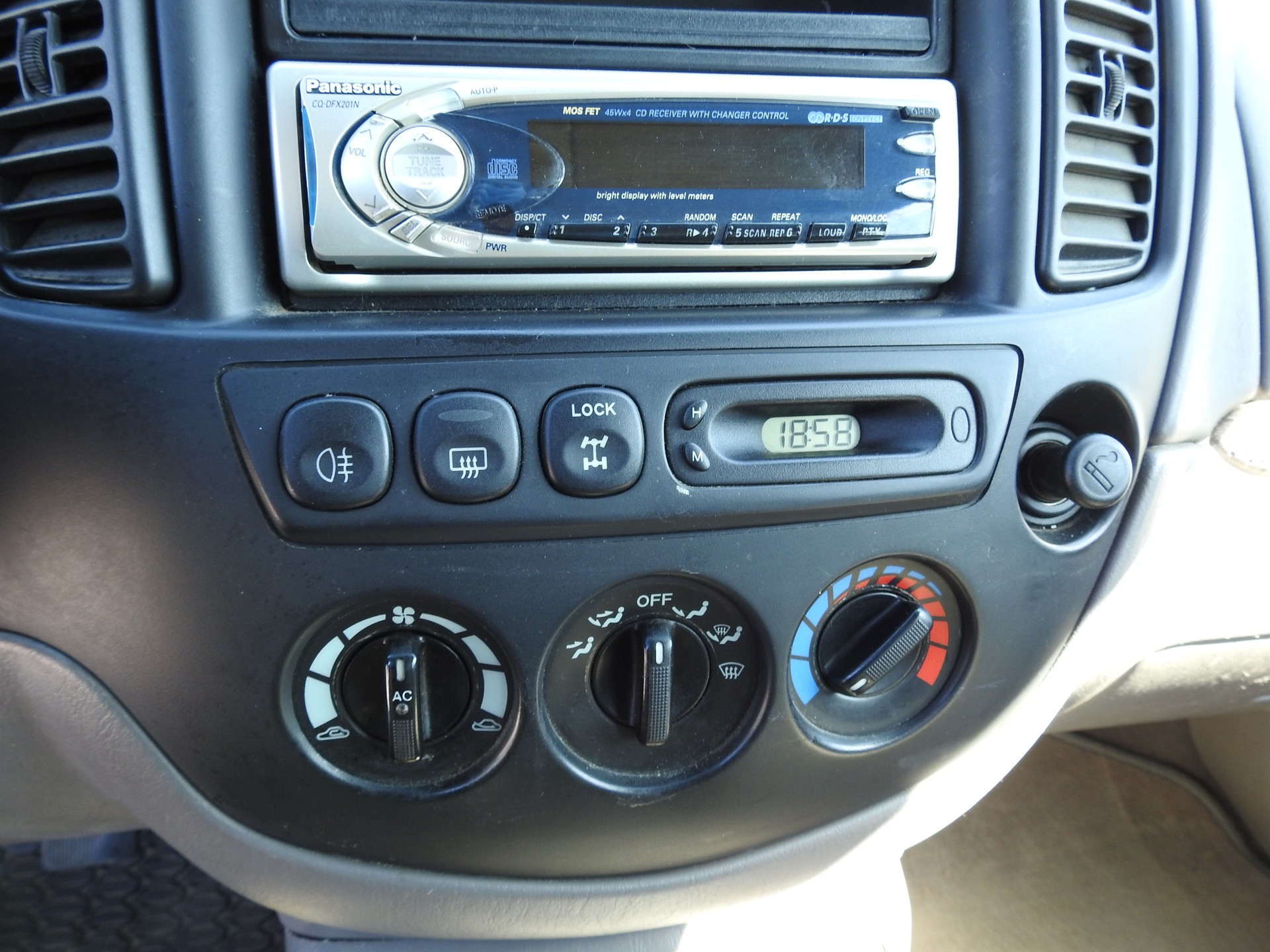 MAZDA Tribute 2.0 16V Comfort-image-21