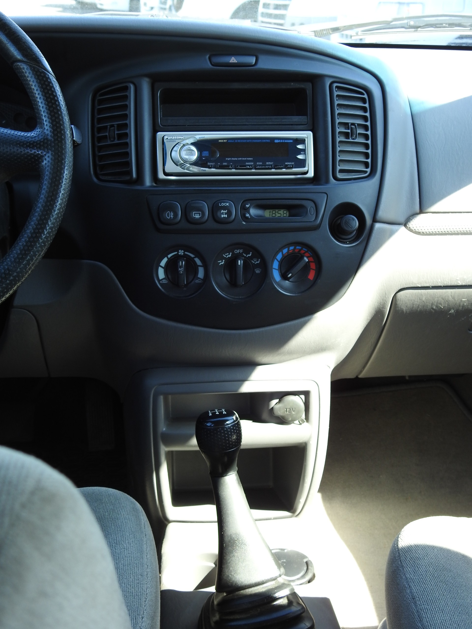 MAZDA Tribute 2.0 16V Comfort-image-17