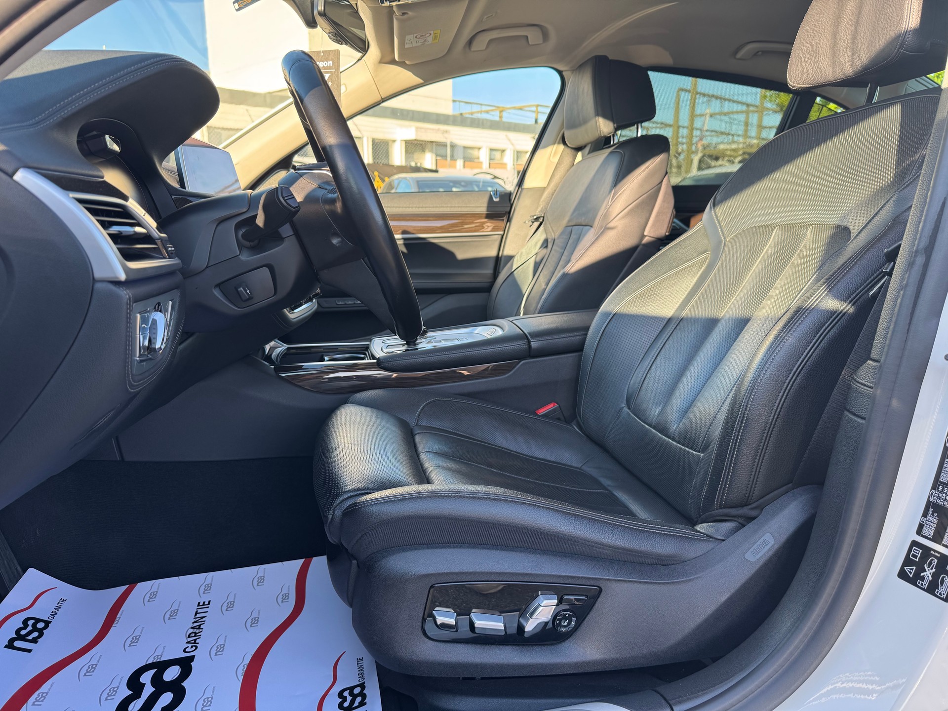 BMW 730d xDrive Steptronic White CH auto🇨🇭garantie 2 ans-image-16