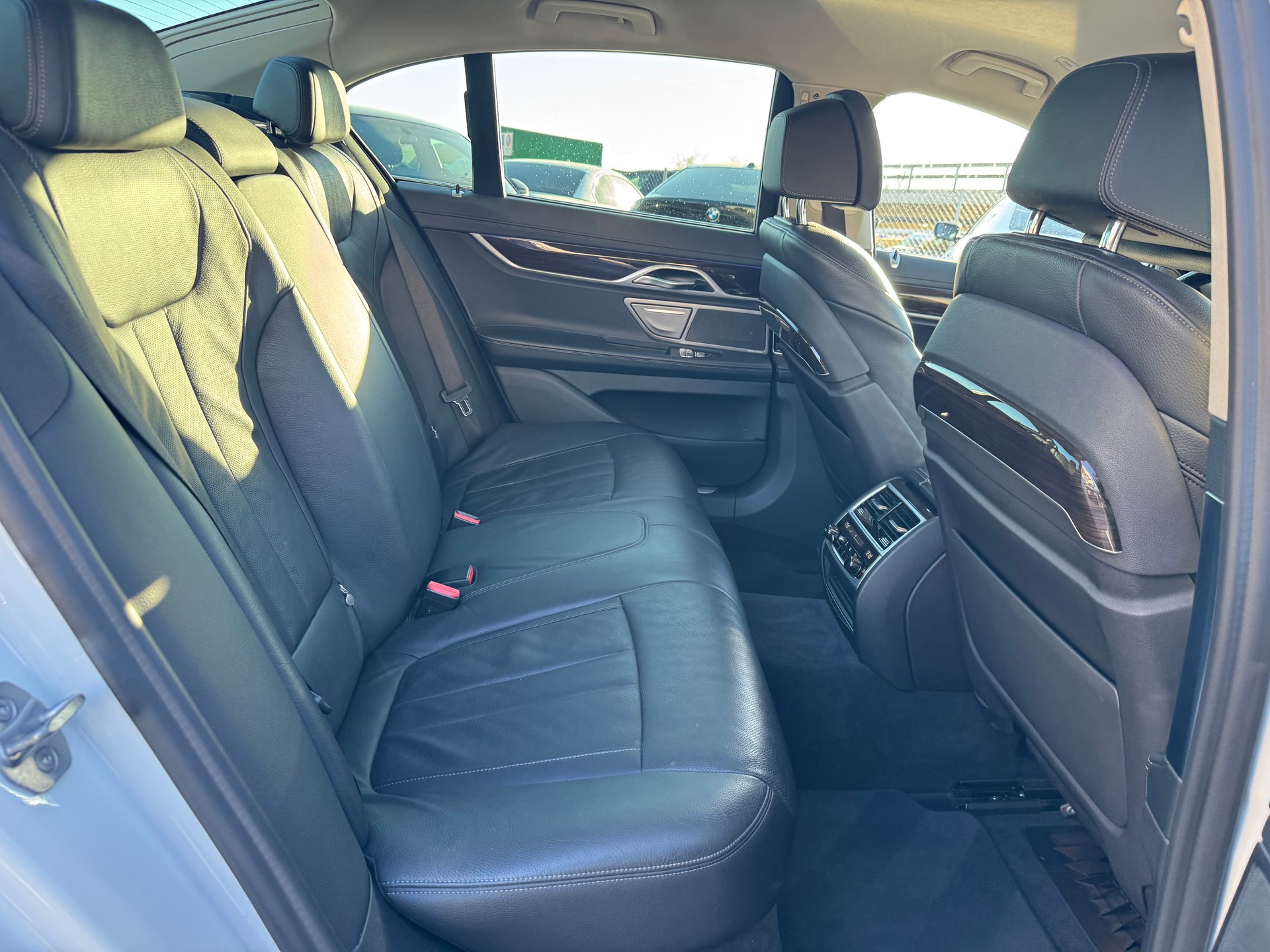 BMW 730d xDrive Steptronic White CH auto🇨🇭garantie 2 ans-image-10