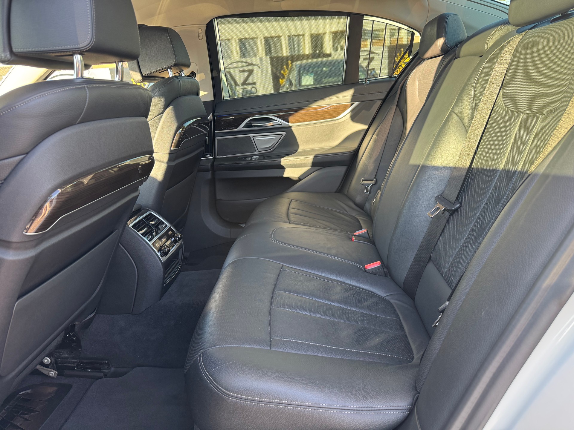 BMW 730d xDrive Steptronic White CH auto🇨🇭garantie 2 ans-image-15