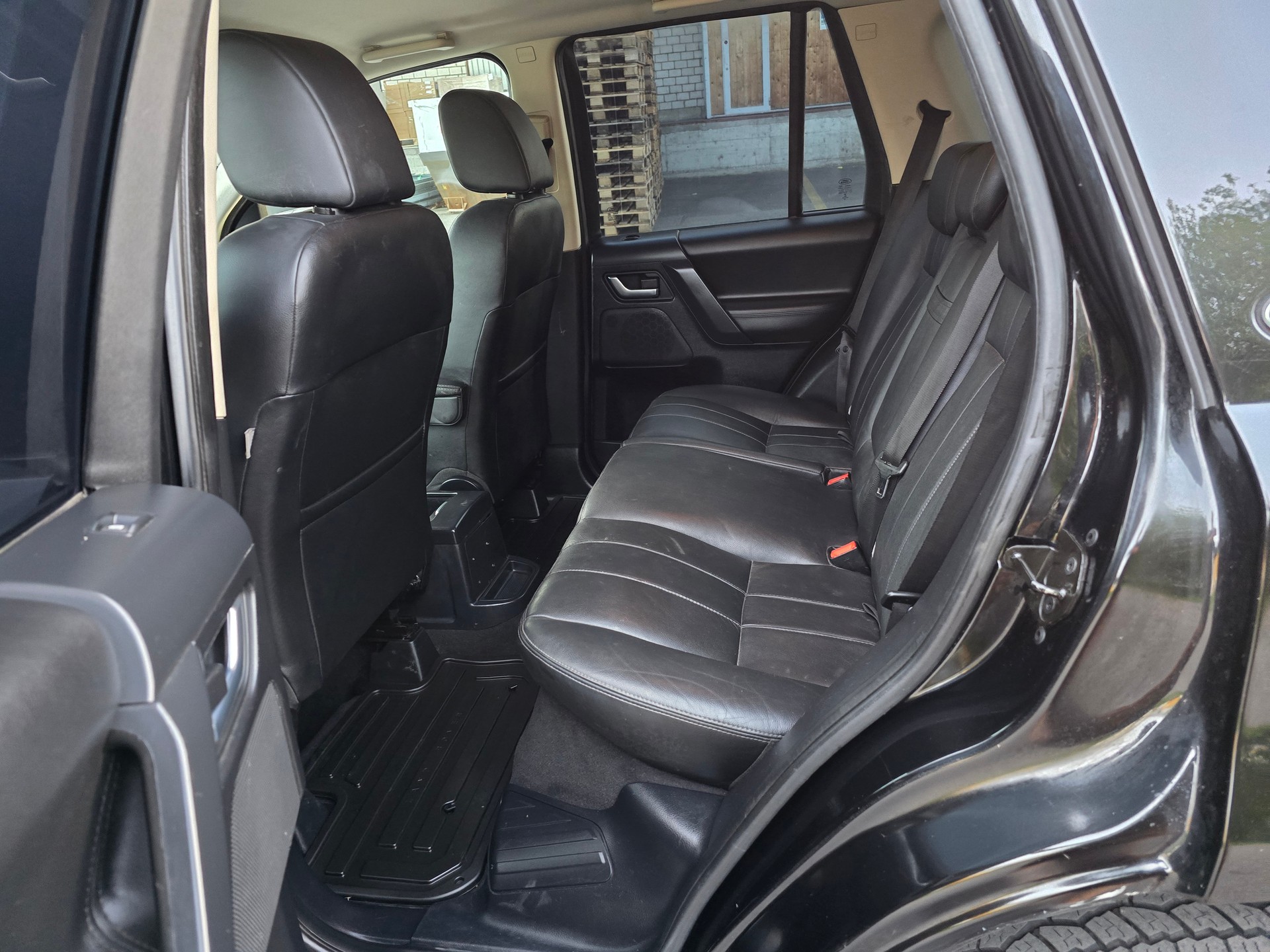 LAND ROVER Freelander 2.2 SD4 Dynamic Automatic-image-14