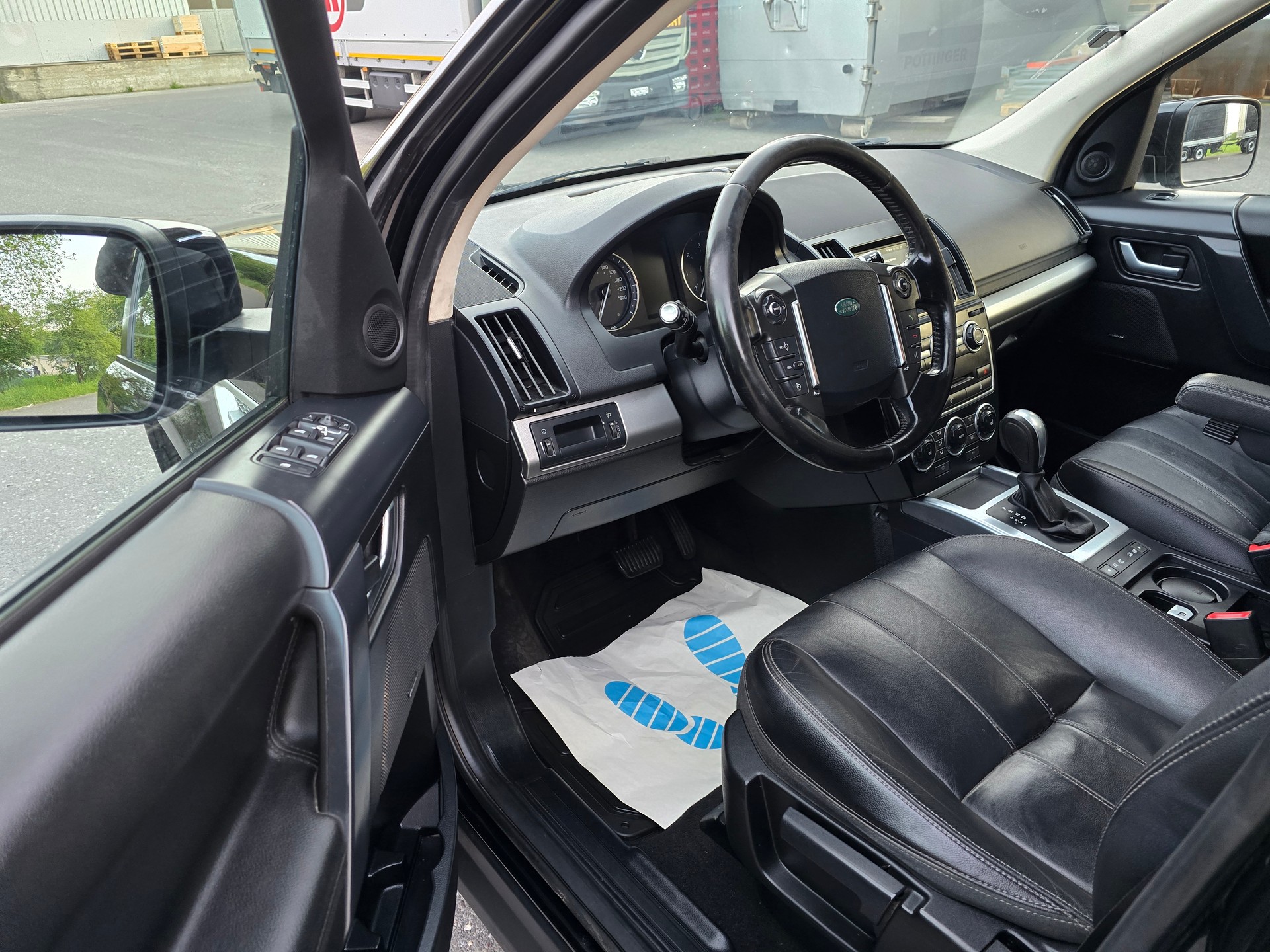 LAND ROVER Freelander 2.2 SD4 Dynamic Automatic-image-12