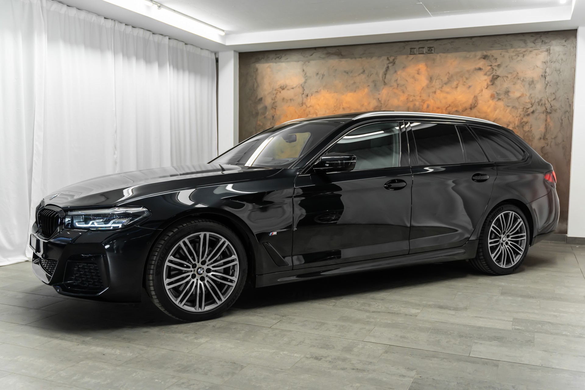 BMW 530i xDrive 48V Touring M Sport Steptronic *Facelift*Panorama*Head-Up*Leder*-showroom-element-1