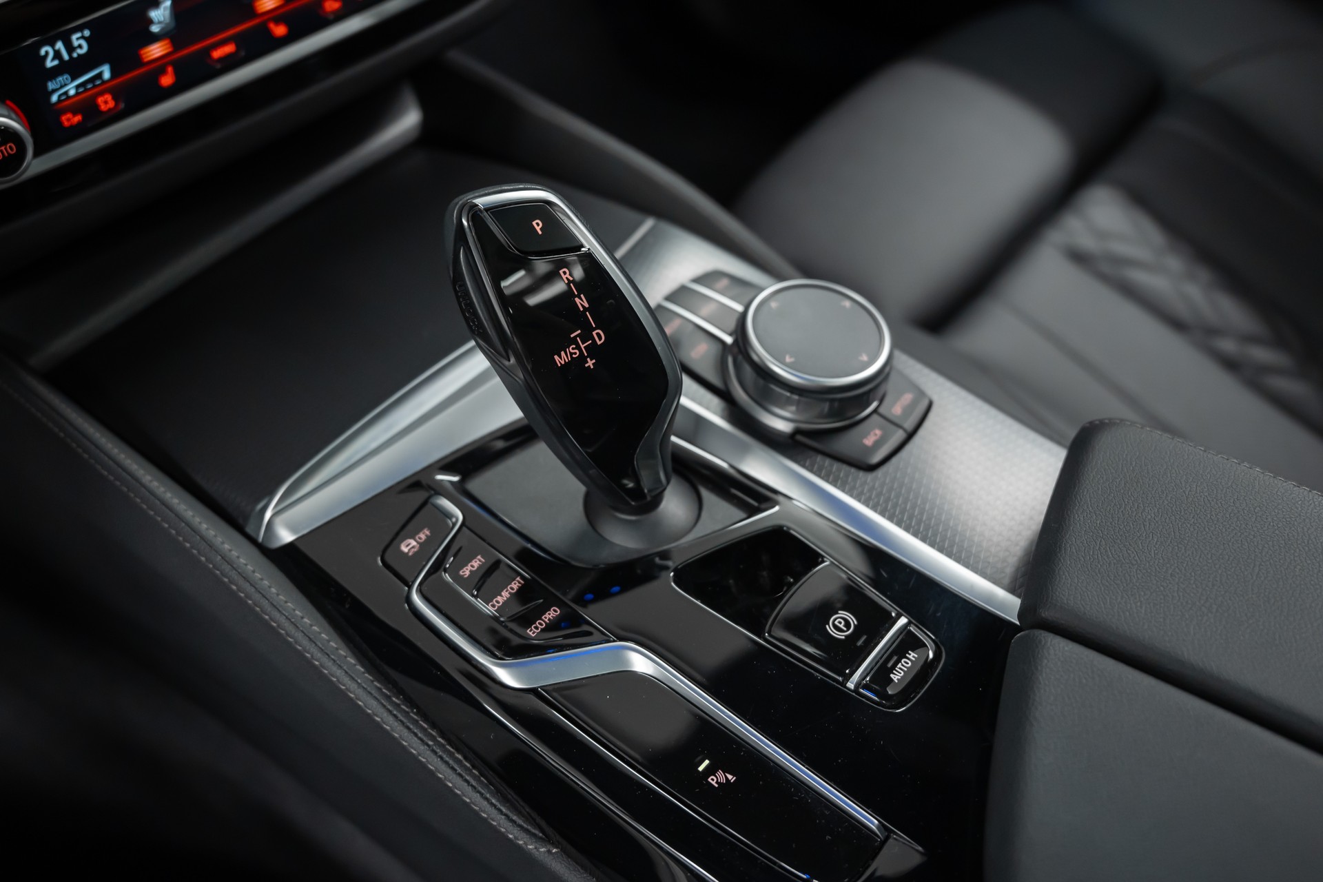 BMW 530i xDrive 48V Touring M Sport Steptronic *Facelift*Panorama*Head-Up*Leder*-image-25