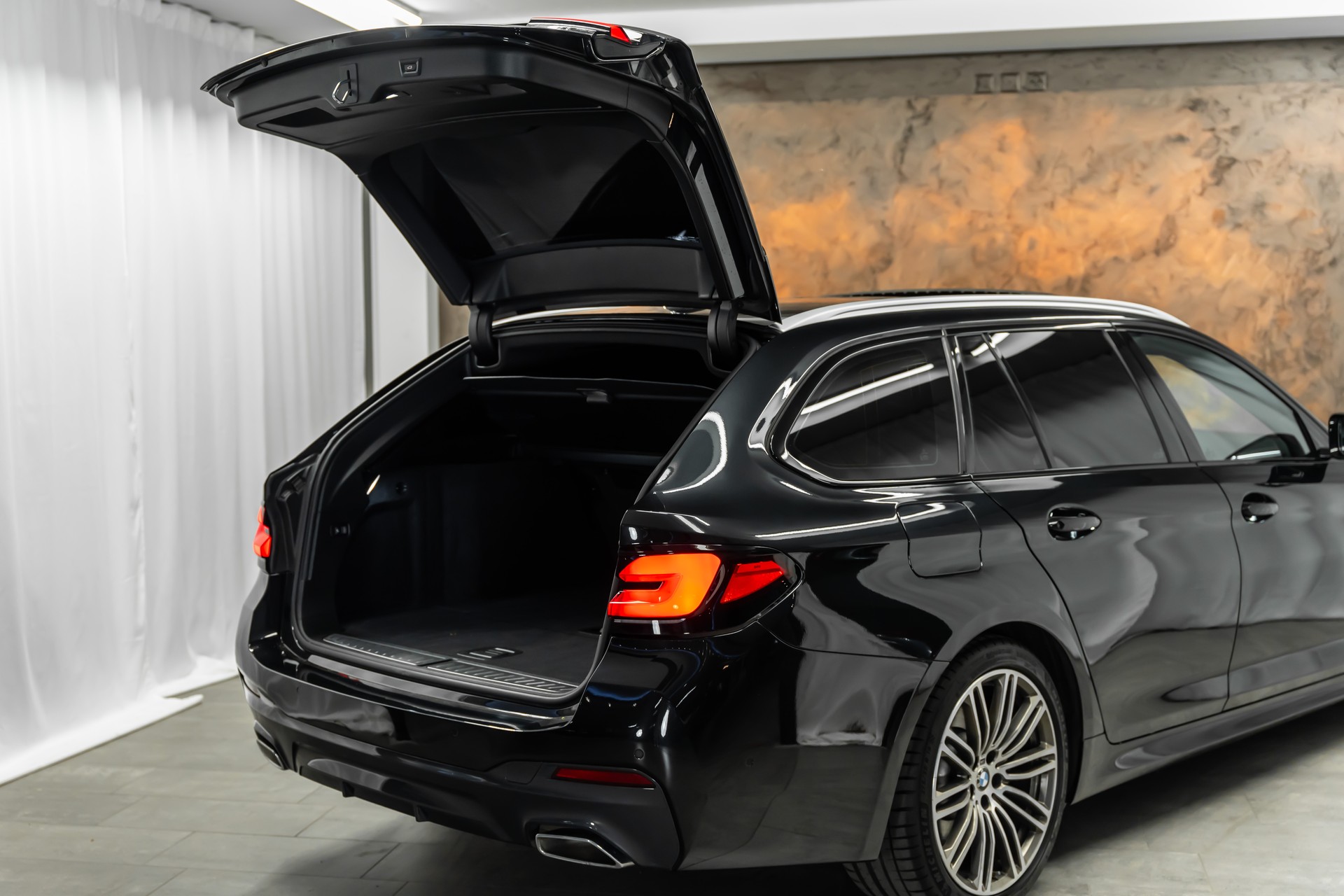 BMW 530i xDrive 48V Touring M Sport Steptronic *Facelift*Panorama*Head-Up*Leder*-image-10
