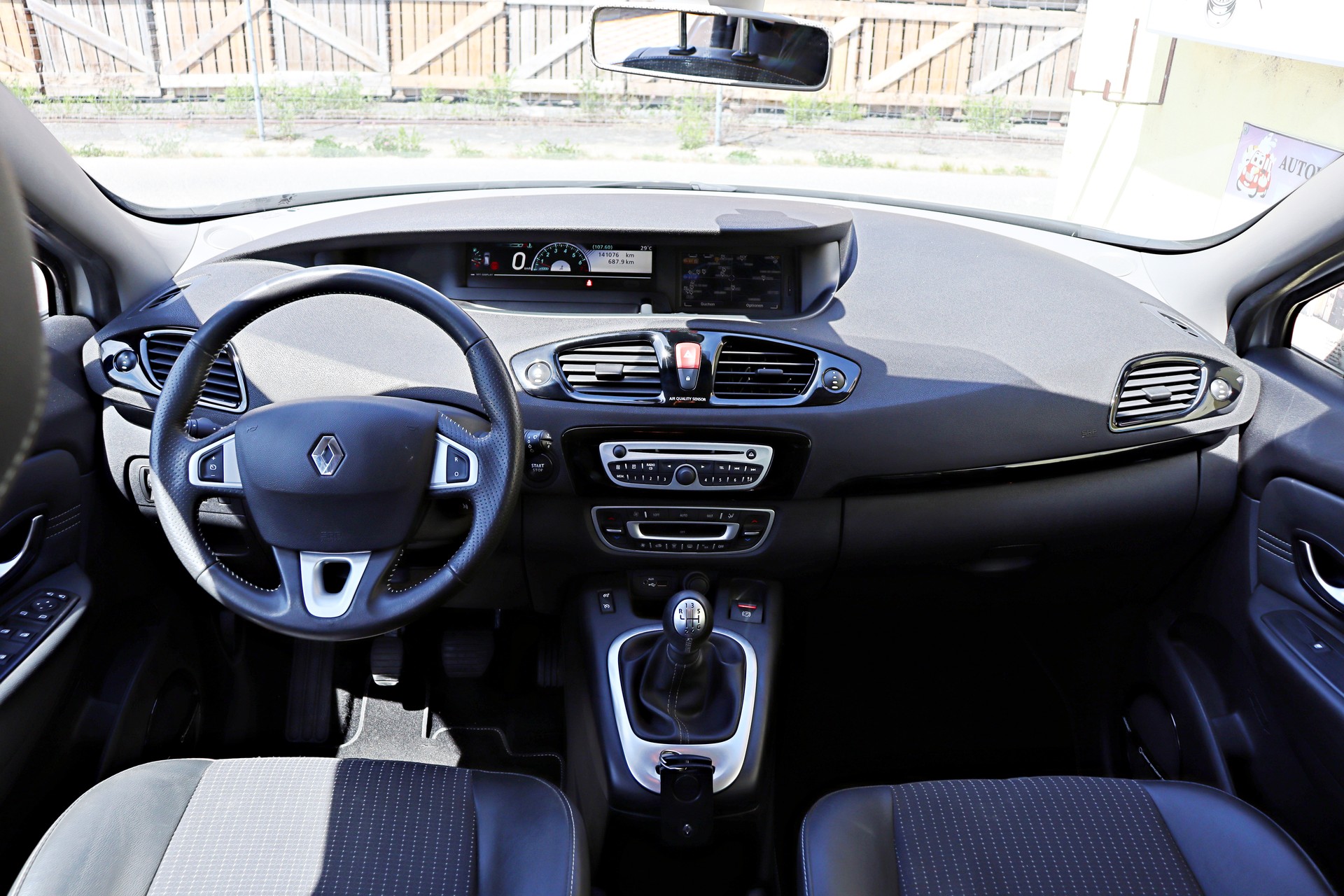 RENAULT Grand Scénic 1.4 16V Turbo Bose-image-8