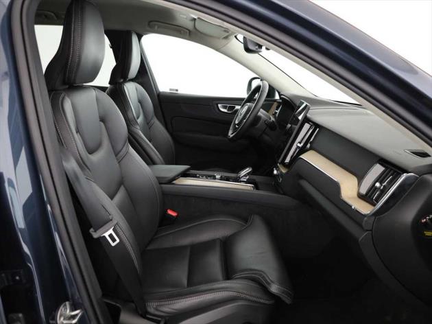 VOLVO XC60 B5 Benzin Mild Hybrid AWD Plus Dark Geartronic-showroom-element-2