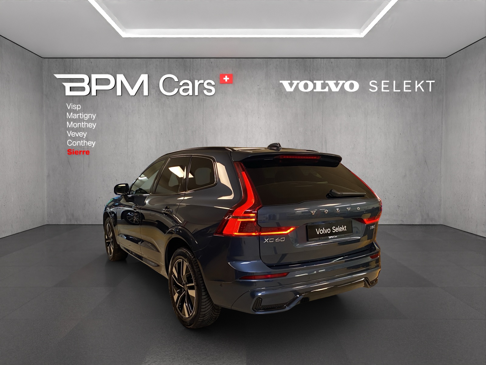 VOLVO XC60 B5 Benzin Mild Hybrid AWD Plus Dark Geartronic-image-4