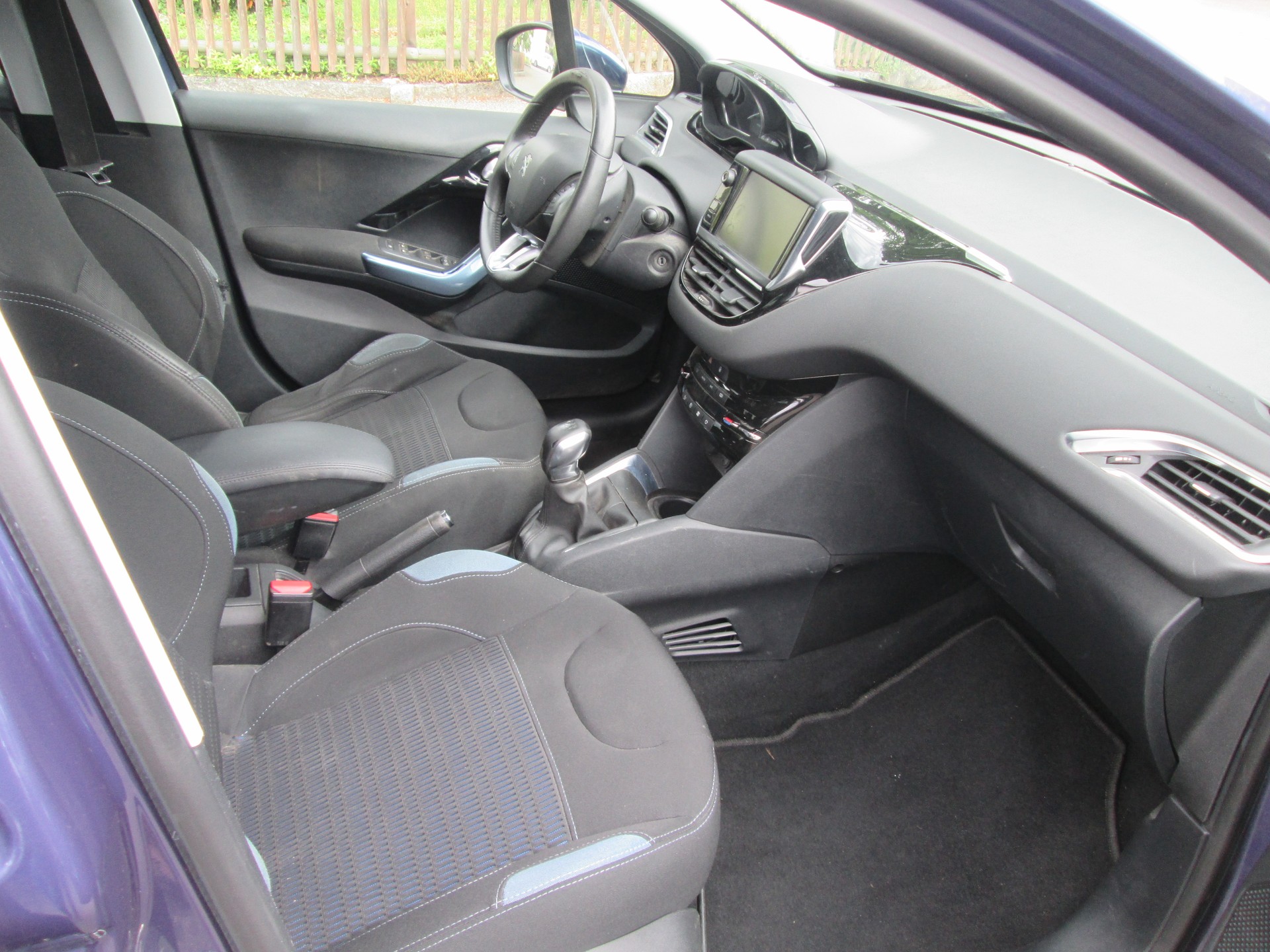 PEUGEOT 208 1.2 VTI Intuitive-image-11