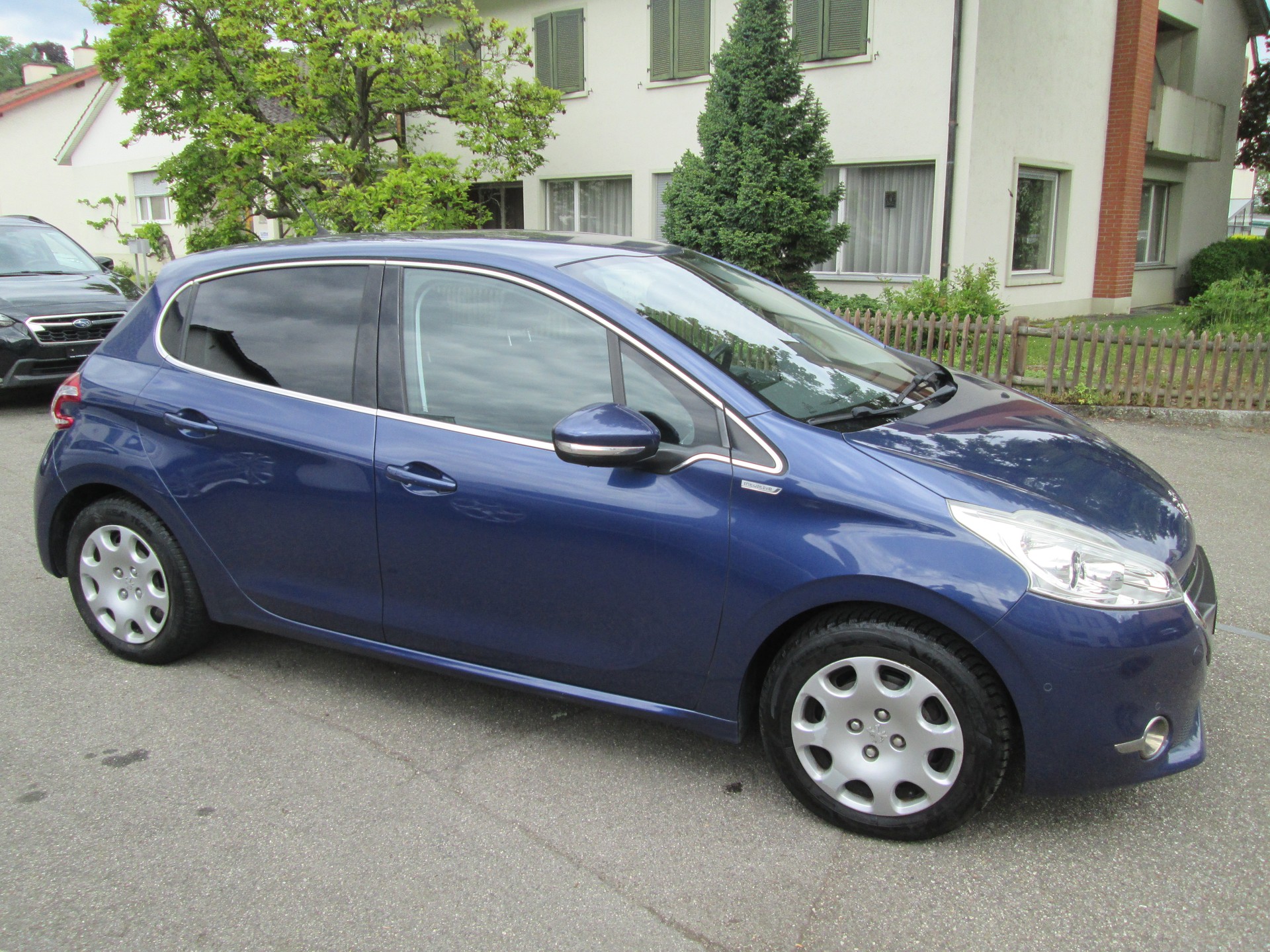 PEUGEOT 208 1.2 VTI Intuitive-image-5