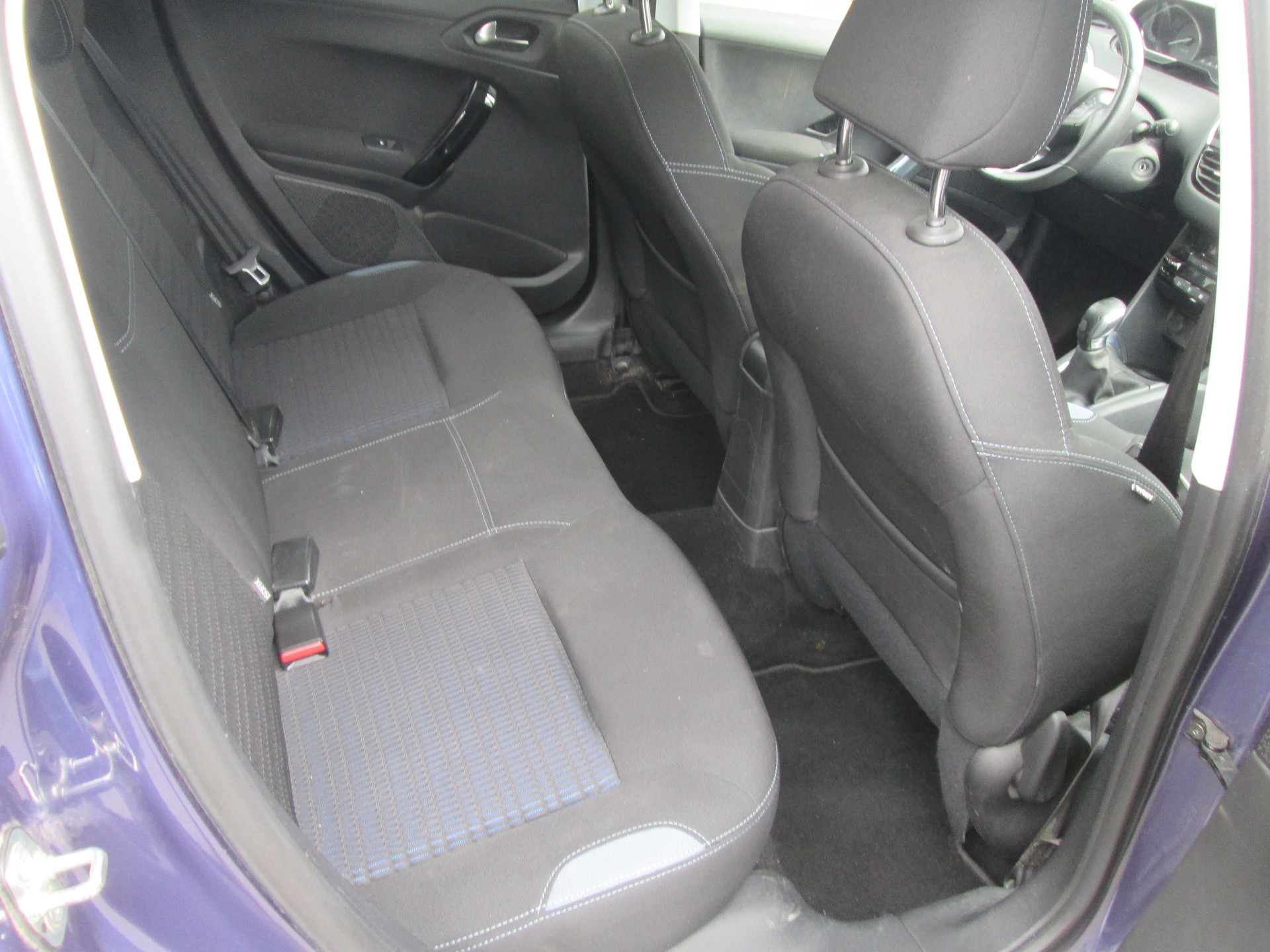 PEUGEOT 208 1.2 VTI Intuitive-image-10