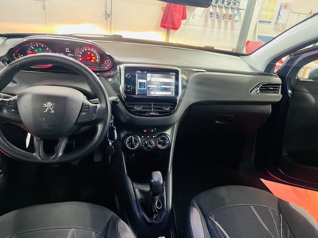 PEUGEOT 208 1.2 VTI Access-image-13