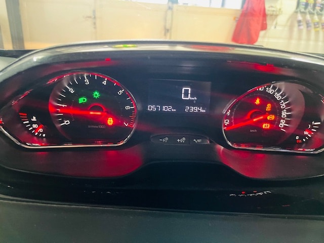 PEUGEOT 208 1.2 VTI Access-image-12