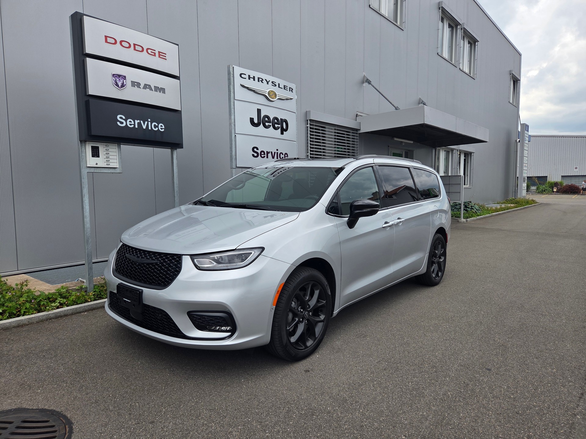 CHRYSLER Pacifica 3.6 V6 4x4 Limited S 291 PS / 7-Plätzer-showroom-element-1