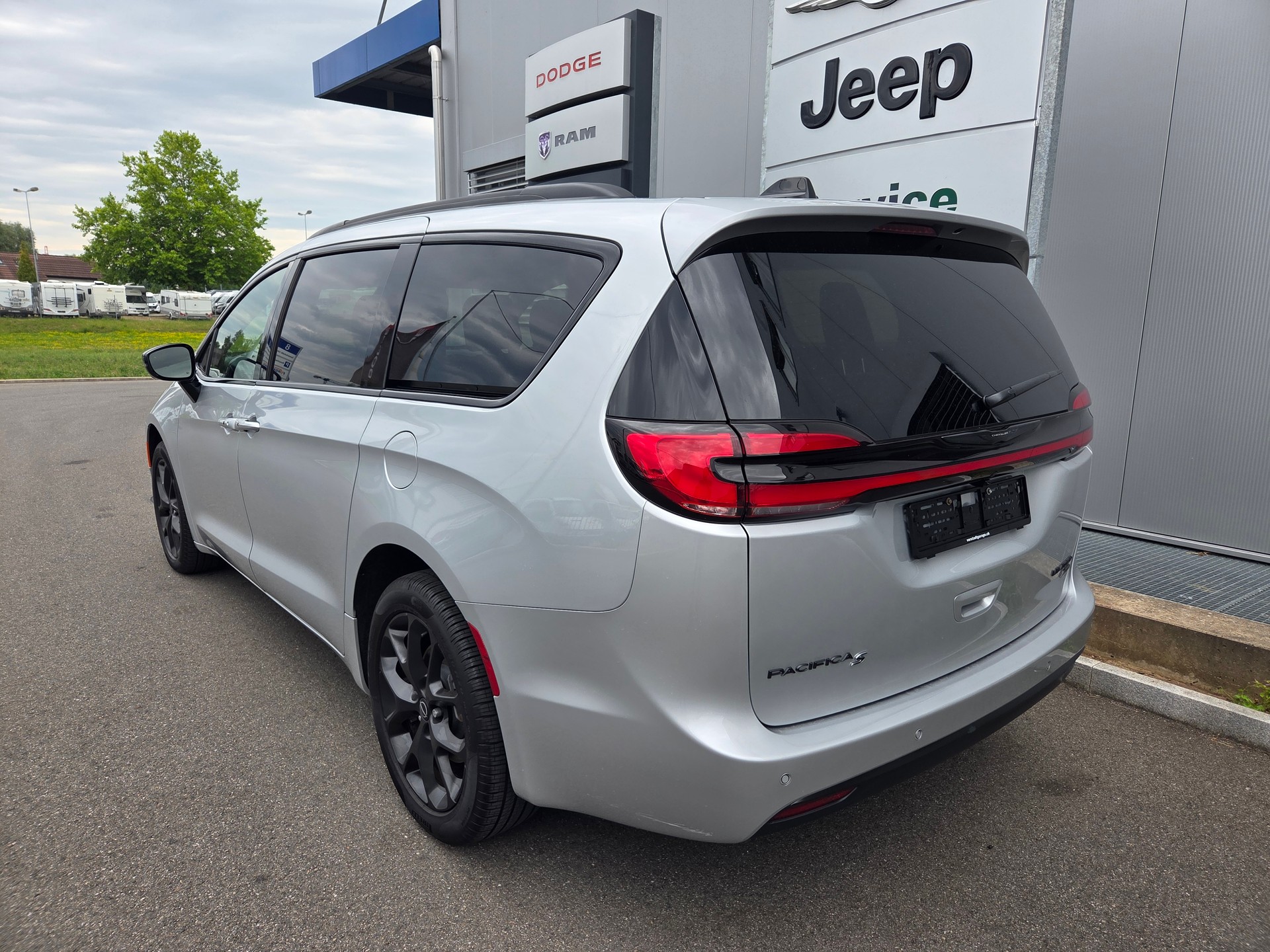 CHRYSLER Pacifica 3.6 V6 4x4 Limited S 291 PS / 7-Plätzer-showroom-element-2