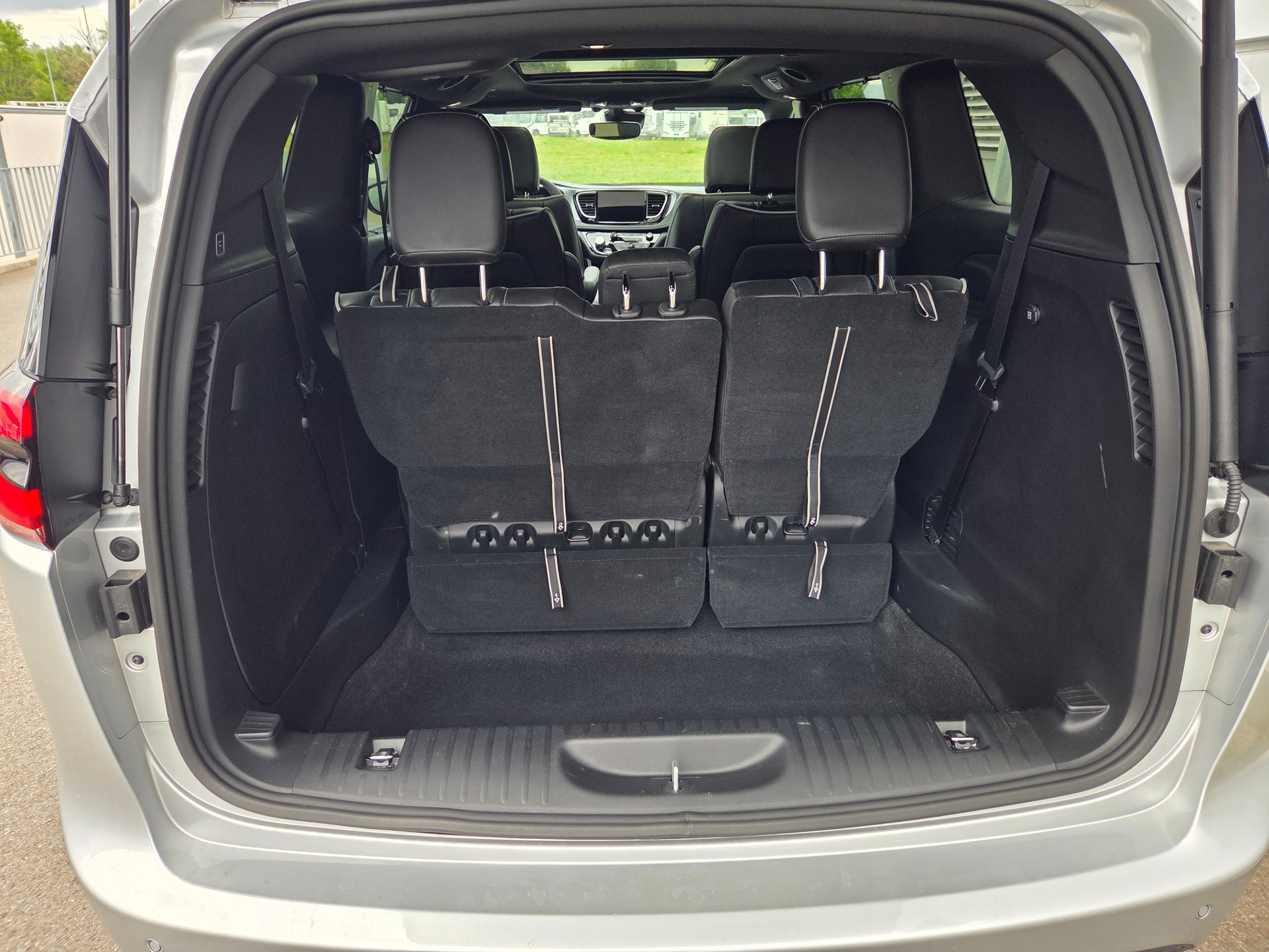 CHRYSLER Pacifica 3.6 V6 4x4 Limited S 291 PS / 7-Plätzer-showroom-element-3