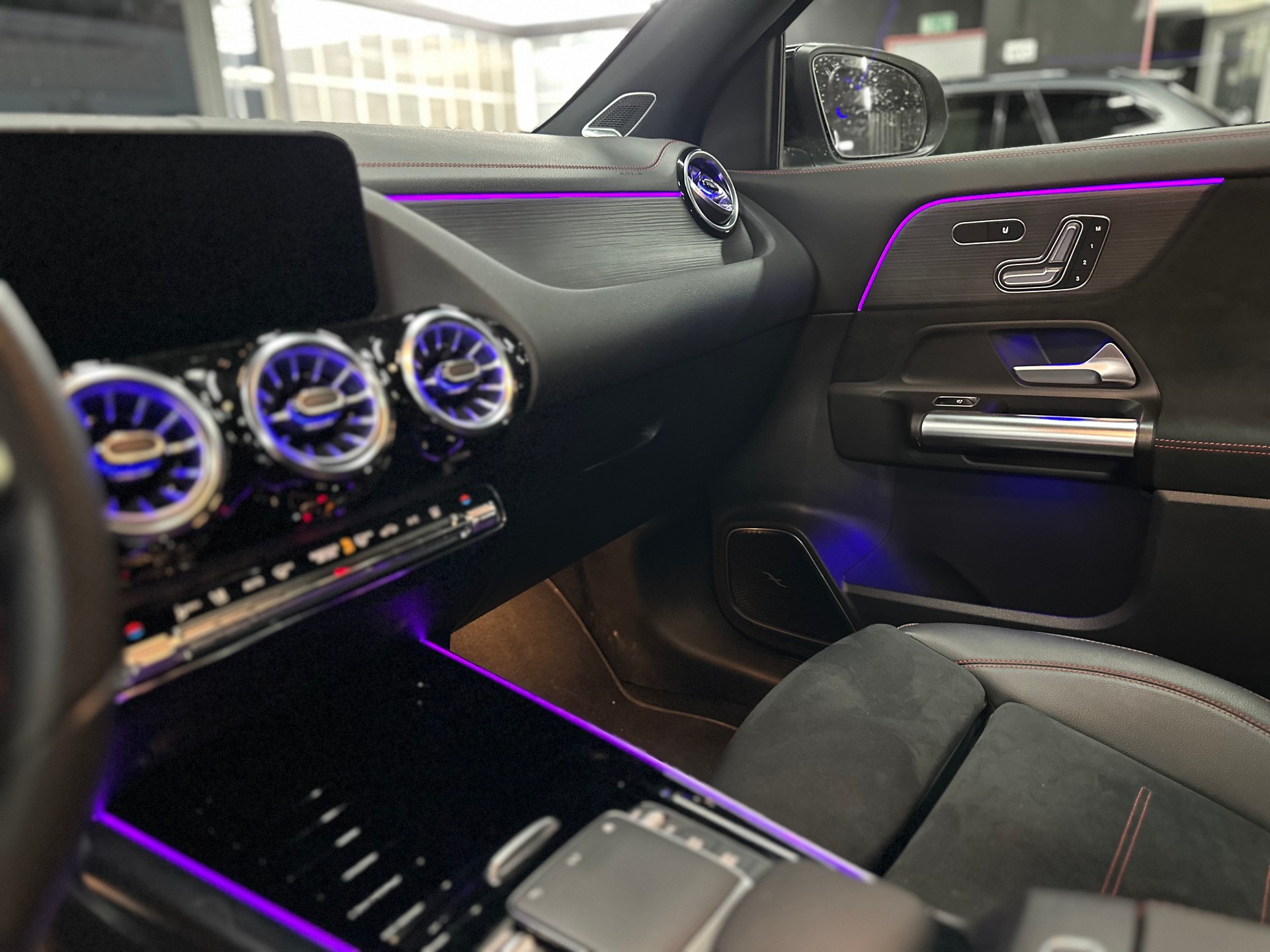 MERCEDES-BENZ EQA 350 AMG Line 4Matic**Leasing Übernahme Möglich**-image-9
