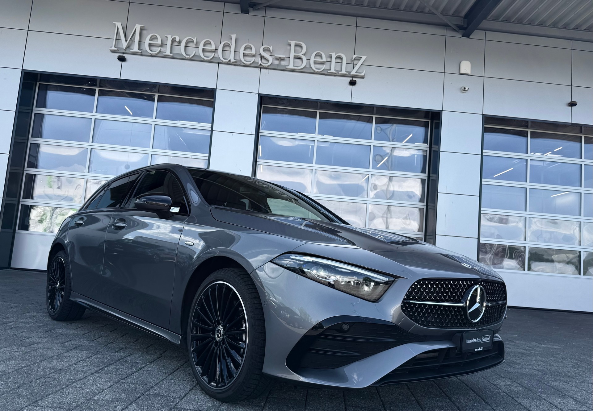 MERCEDES-BENZ A 250 e AMG Line 8G-DCT
