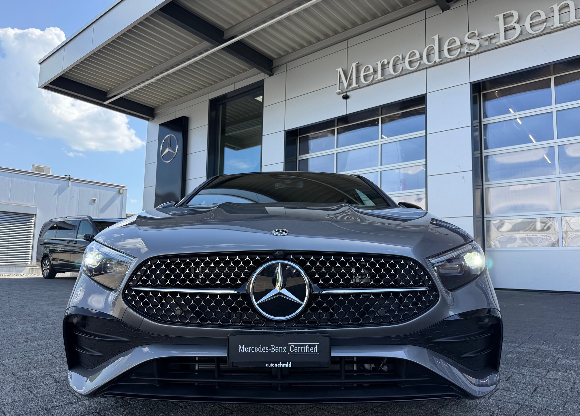 MERCEDES-BENZ A 250 e AMG Line 8G-DCT-showroom-element-2