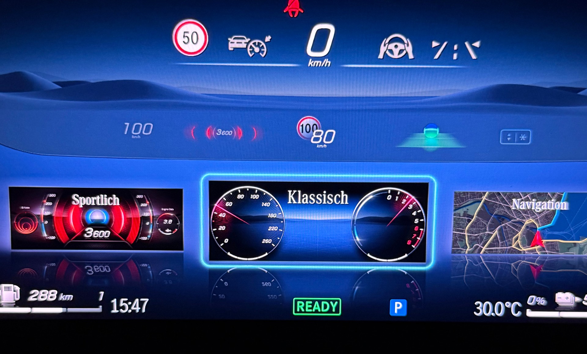 MERCEDES-BENZ A 250 e AMG Line 8G-DCT-image-17