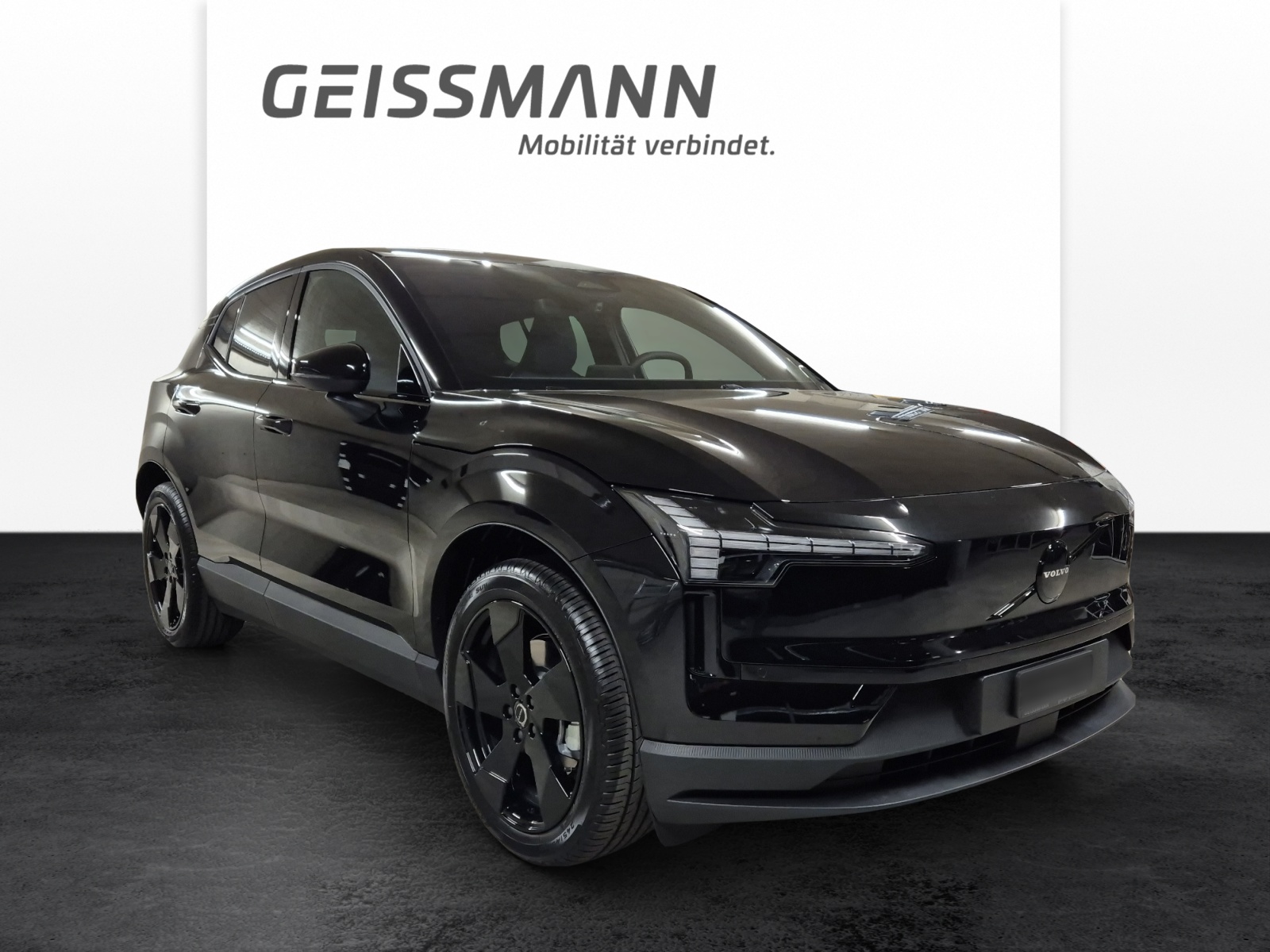 VOLVO EX30 E60 Plus Swiss Black Edition-showroom-element-1