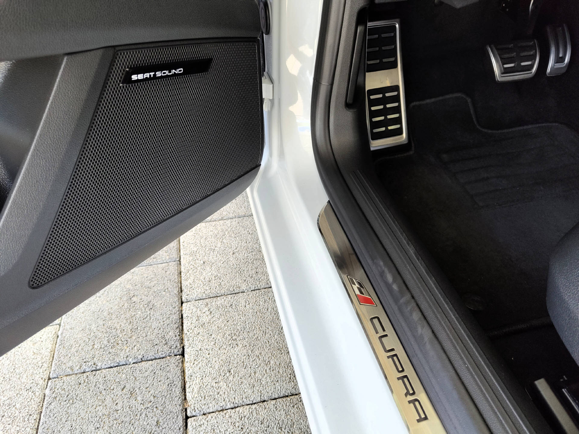 SEAT Leon 2.0 TSI Cupra DSG-image-11