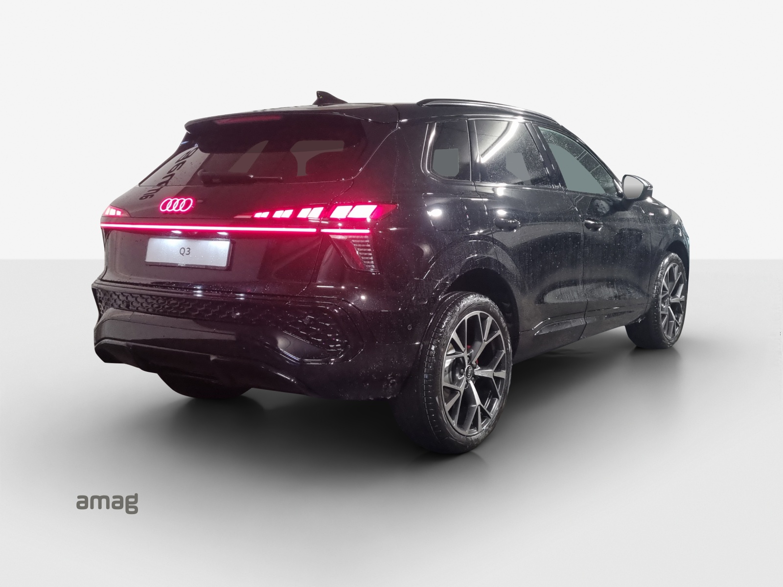 AUDI Q3 SUV TFSI quattro 195 kW S tronic-image-4