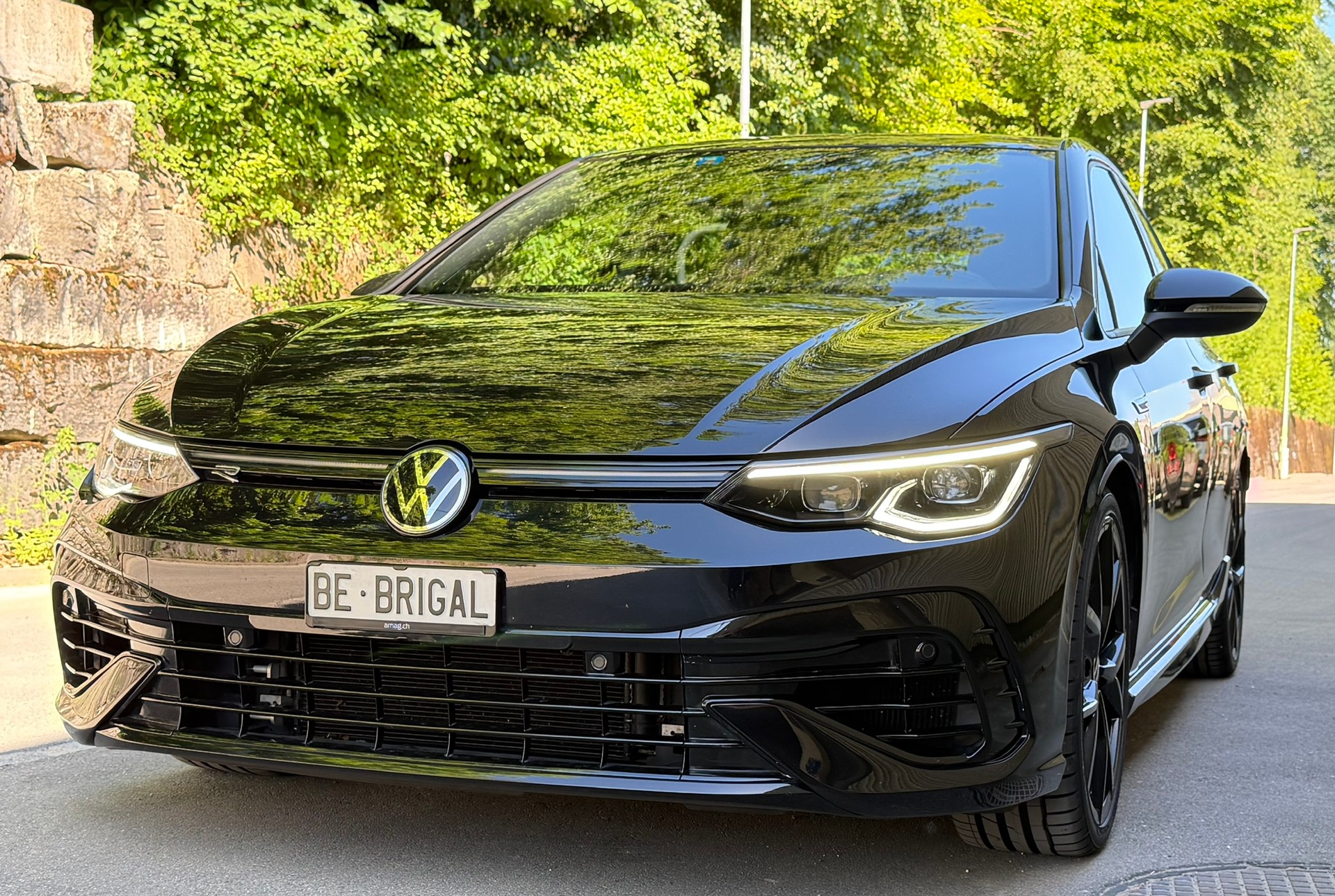 VW Golf 2.0 TSI R DSG 4Motion-image-1