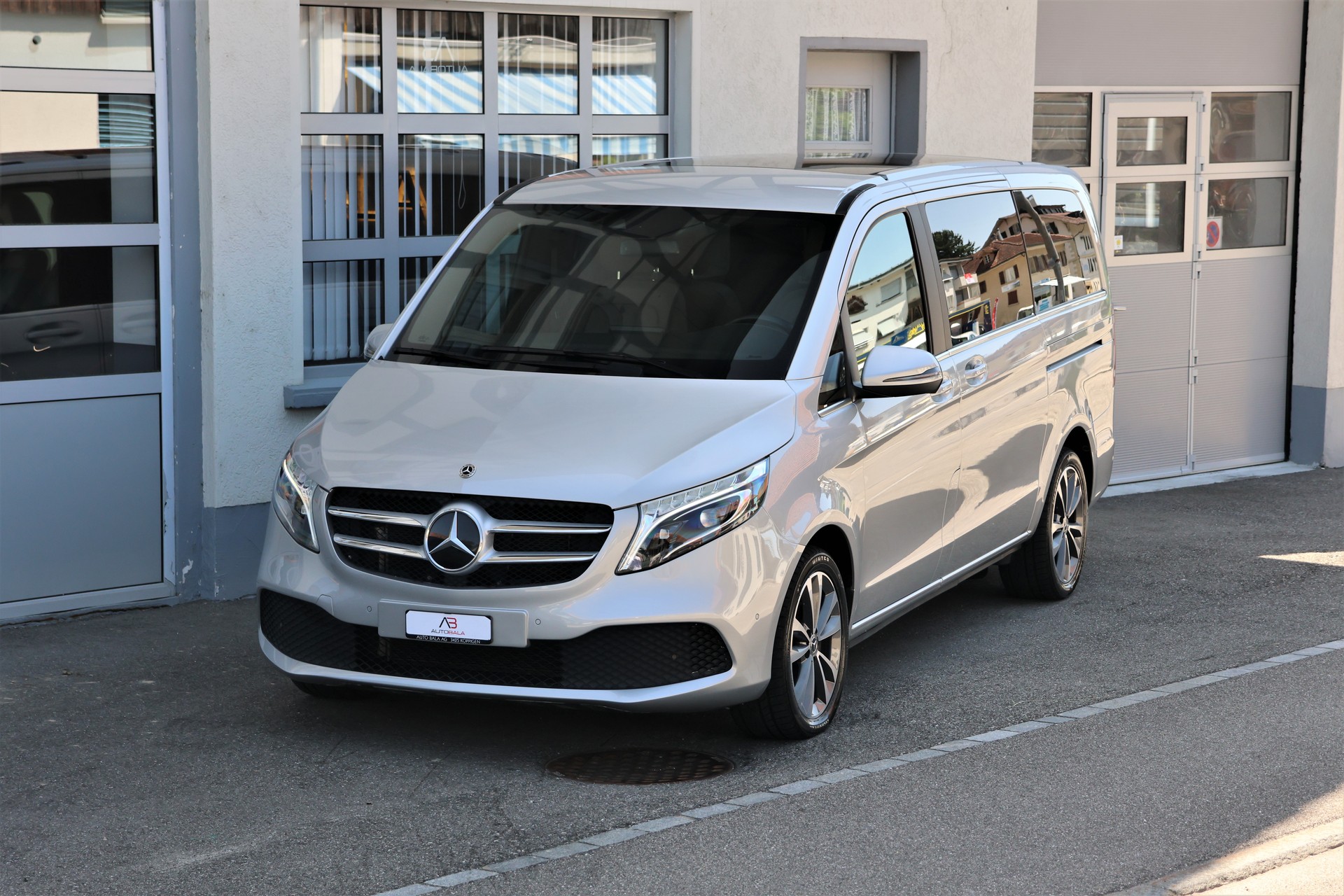 MERCEDES-BENZ V 250 d lang Avantgarde 9G-Tronic (CH) 7Plätzer