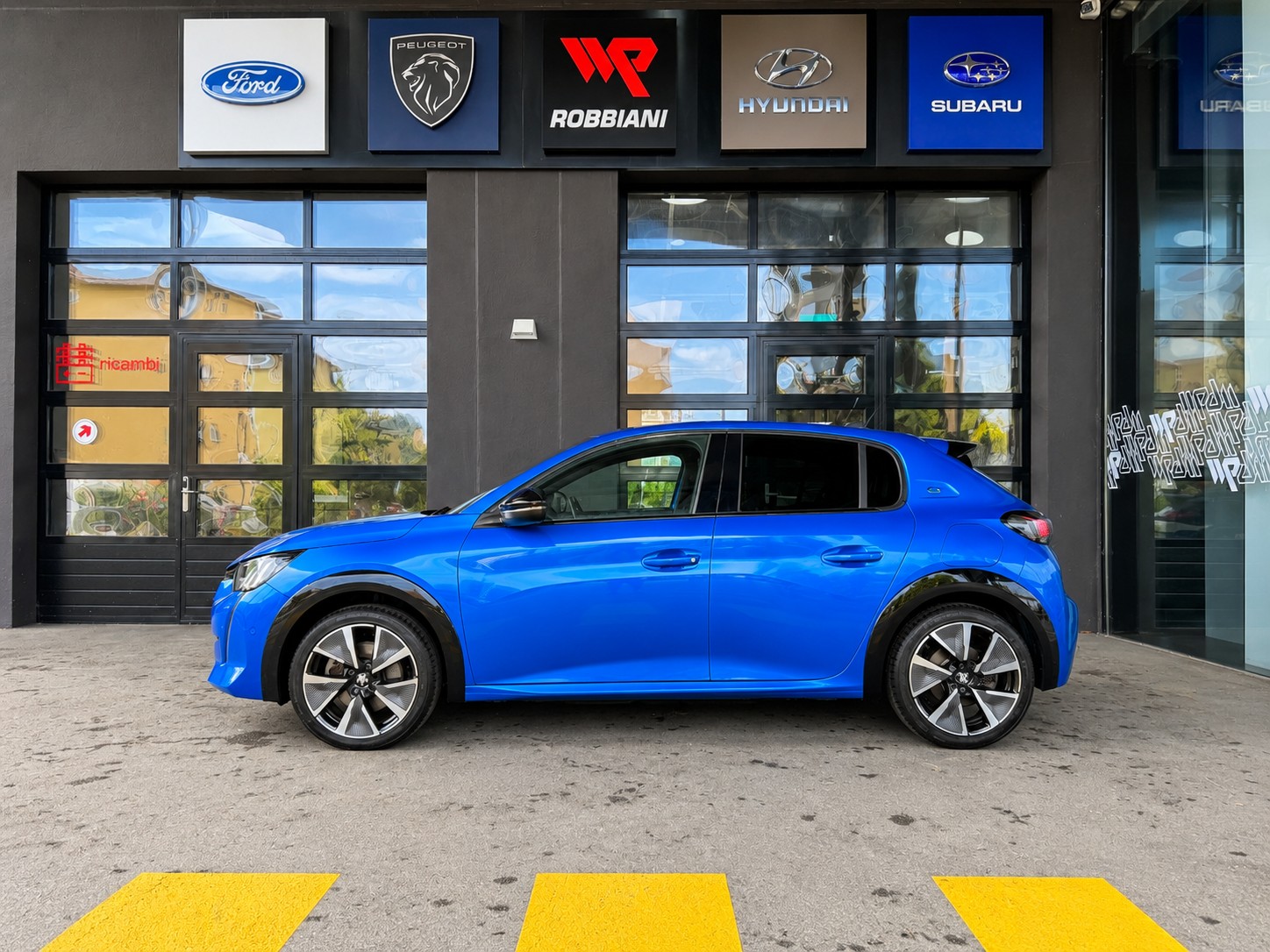PEUGEOT 208 Elektrik GT (e-208)-showroom-element-1