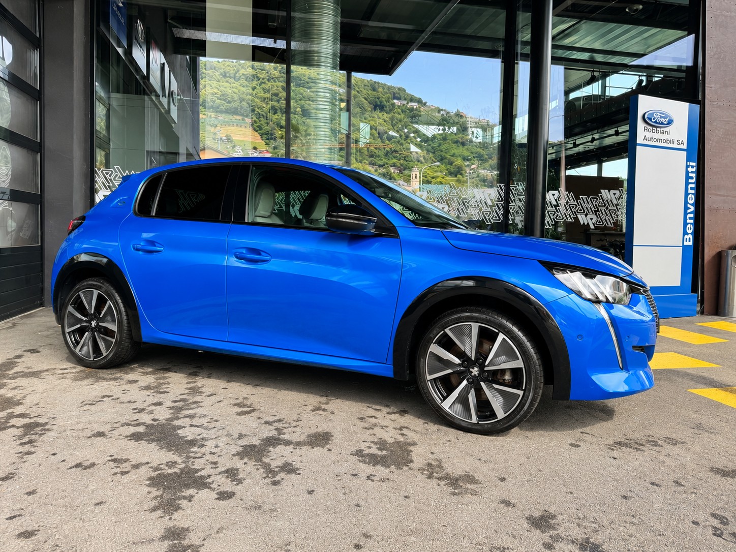 PEUGEOT 208 Elektrik GT (e-208)-showroom-element-3