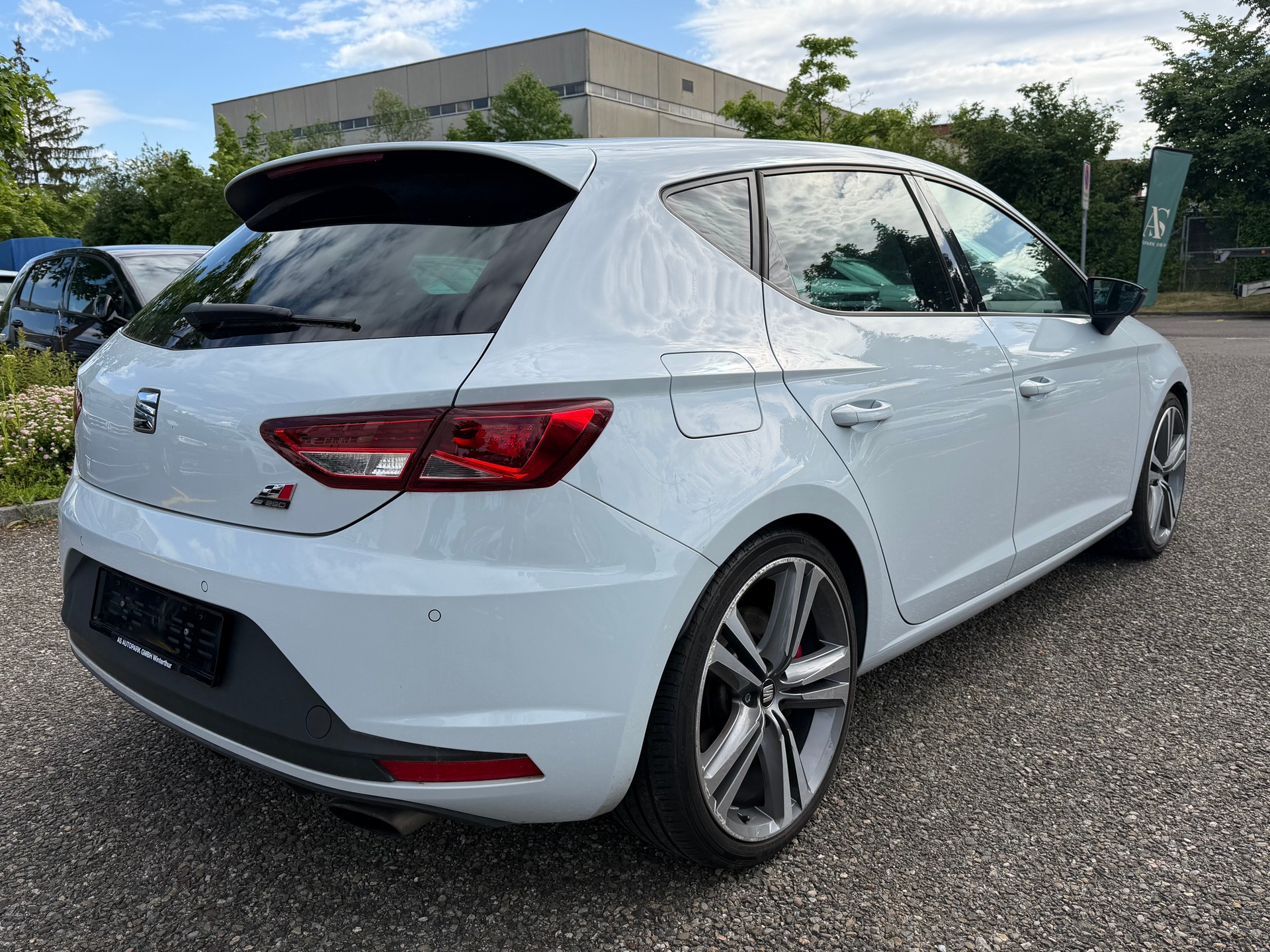 SEAT Leon 2.0 TSI Cupra 290 DSG-image-4