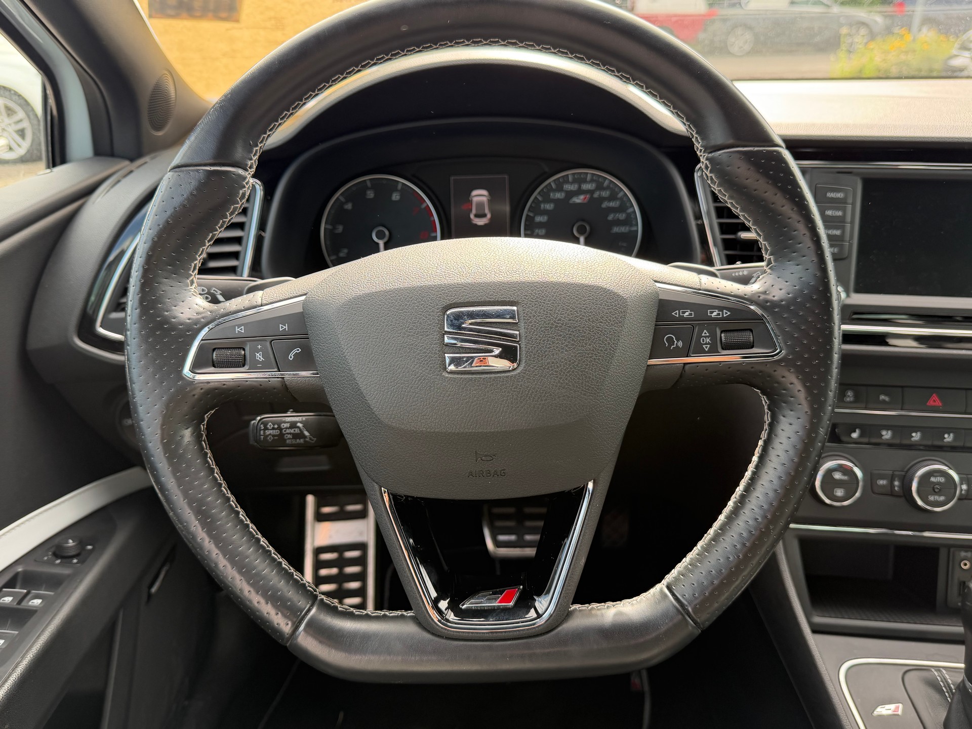 SEAT Leon 2.0 TSI Cupra 290 DSG-image-11