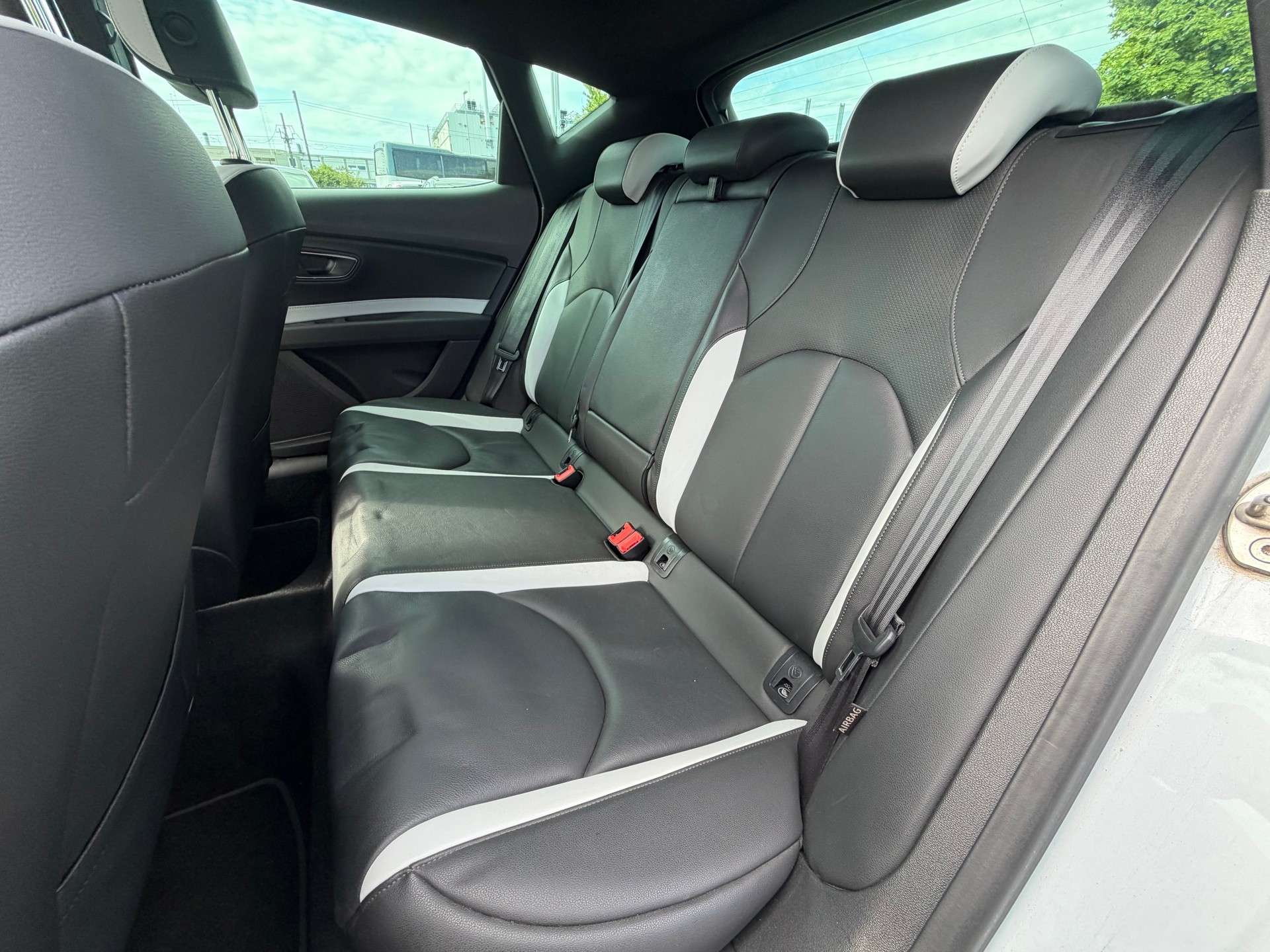 SEAT Leon 2.0 TSI Cupra 290 DSG-image-9