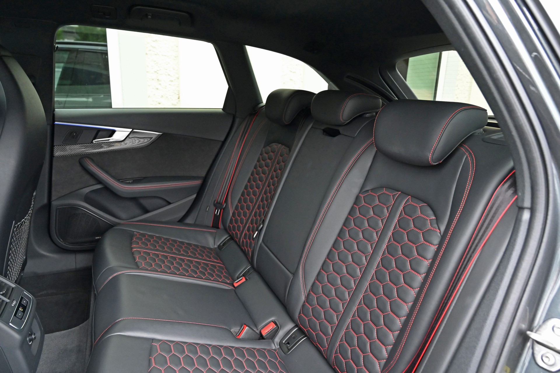 AUDI RS4 Avant 2.9 TFSI quattro tiptronic **8-Fach bereift**-image-23