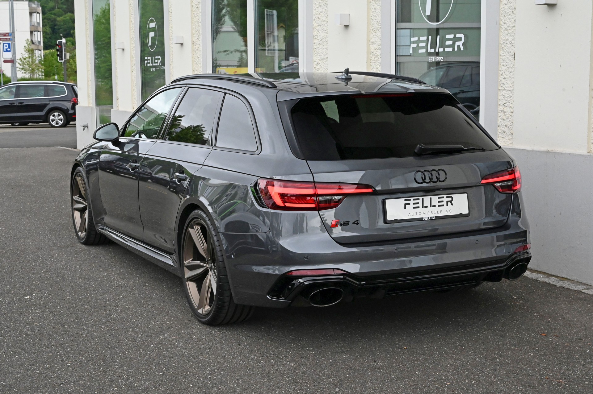 AUDI RS4 Avant 2.9 TFSI quattro tiptronic **8-Fach bereift**-image-9