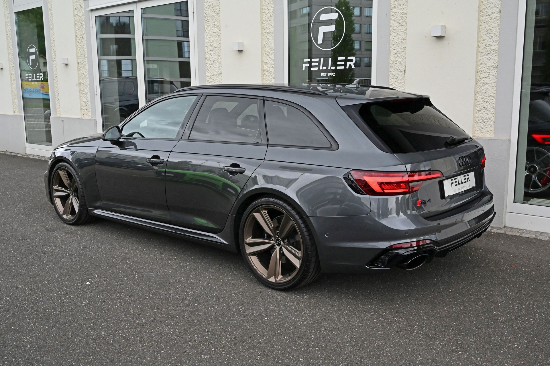 AUDI RS4 Avant 2.9 TFSI quattro tiptronic **8-Fach bereift**-image-8