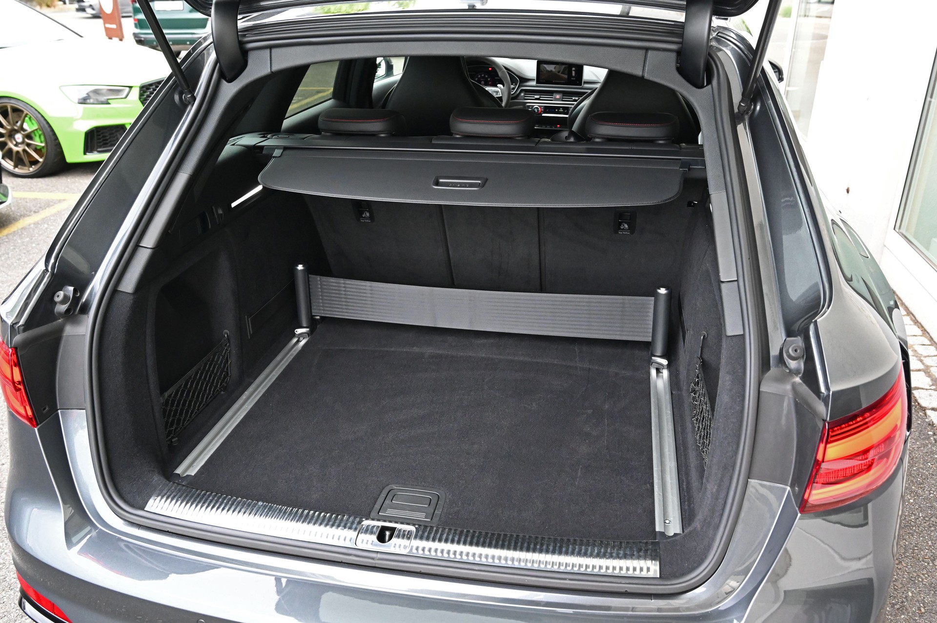 AUDI RS4 Avant 2.9 TFSI quattro tiptronic **8-Fach bereift**-image-24