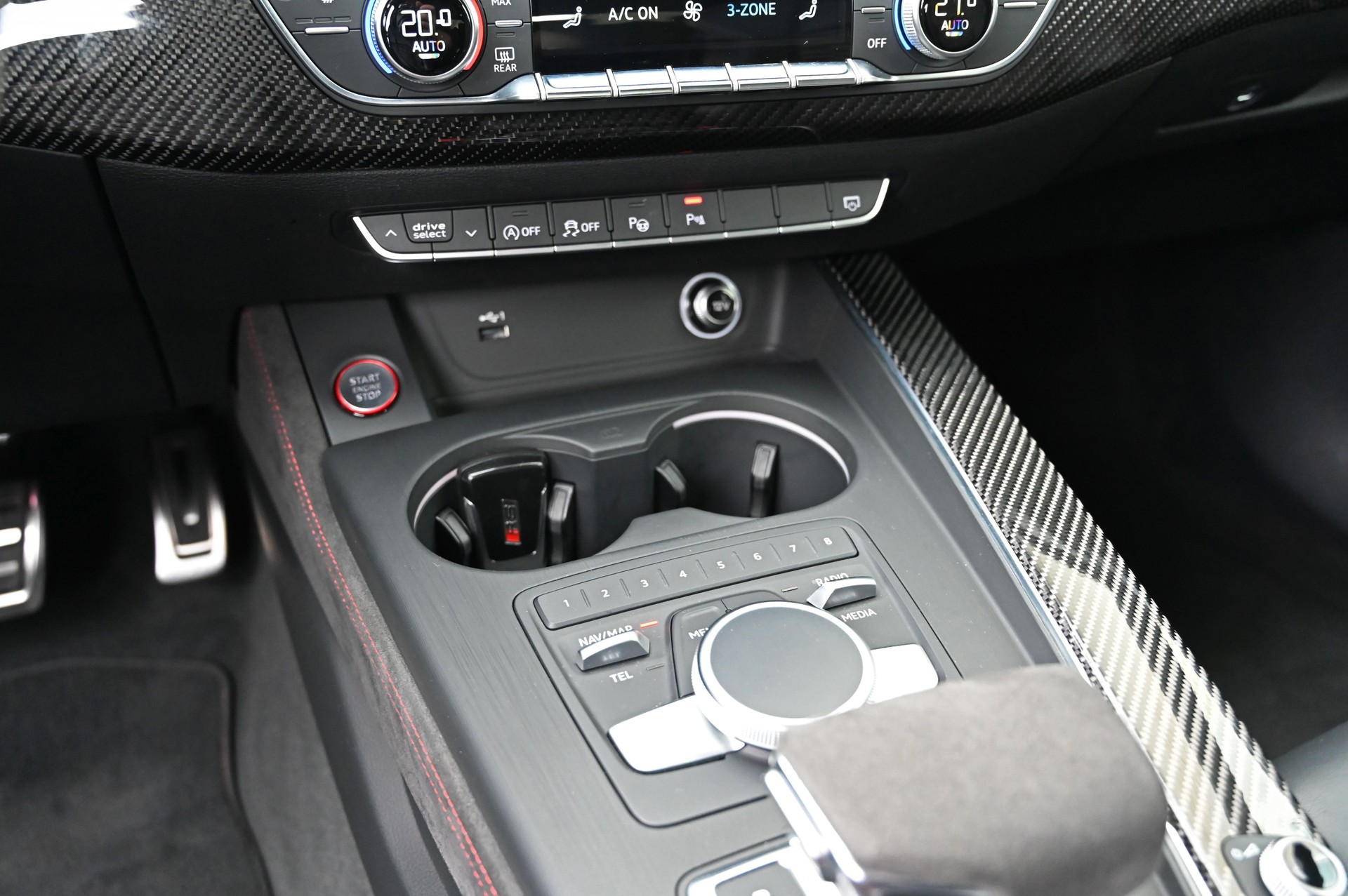 AUDI RS4 Avant 2.9 TFSI quattro tiptronic **8-Fach bereift**-image-16
