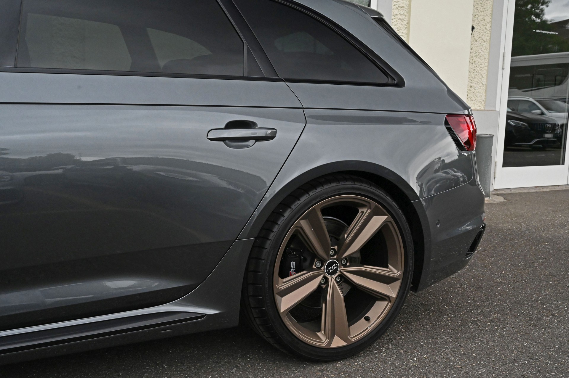 AUDI RS4 Avant 2.9 TFSI quattro tiptronic **8-Fach bereift**-image-7