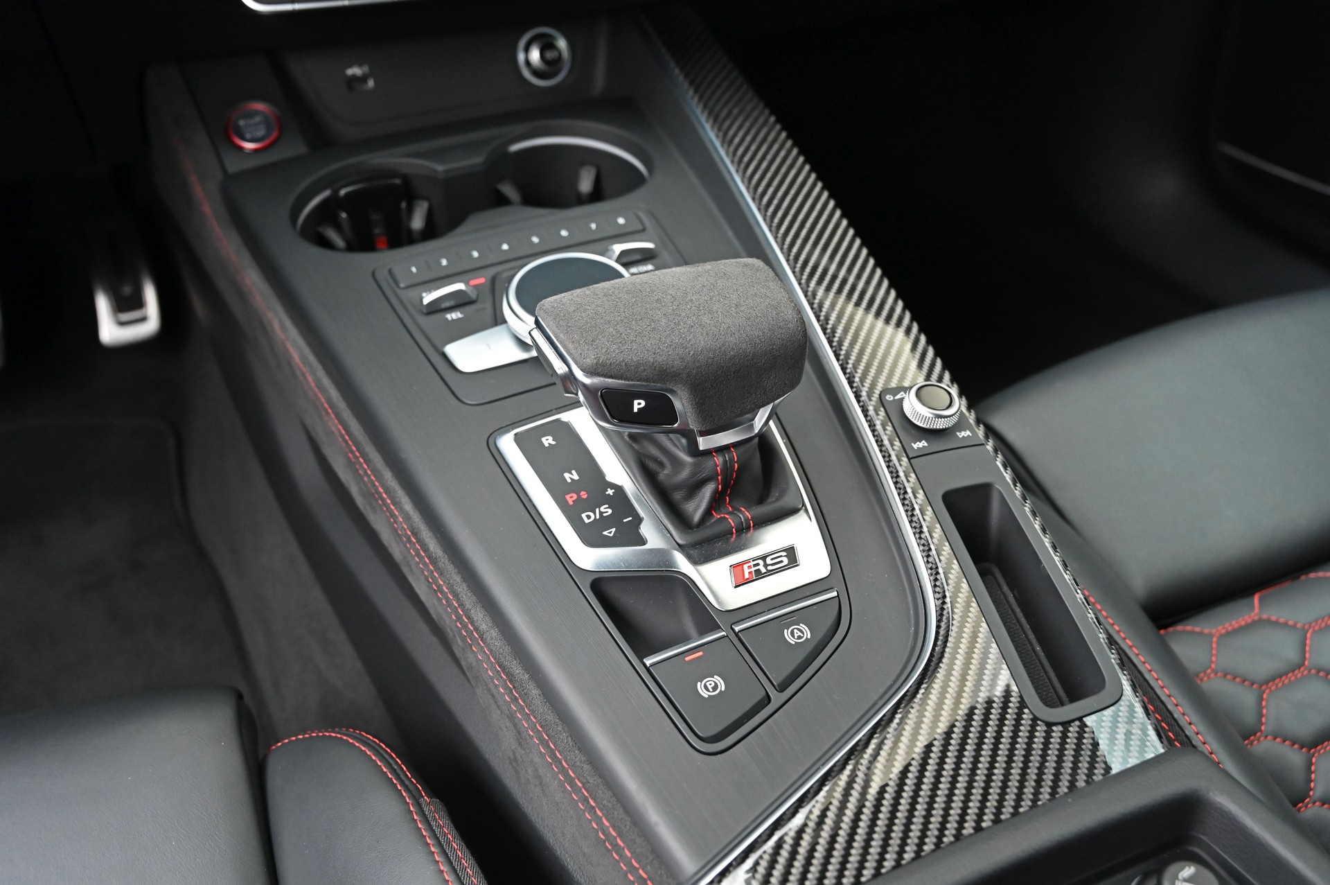 AUDI RS4 Avant 2.9 TFSI quattro tiptronic **8-Fach bereift**-image-17