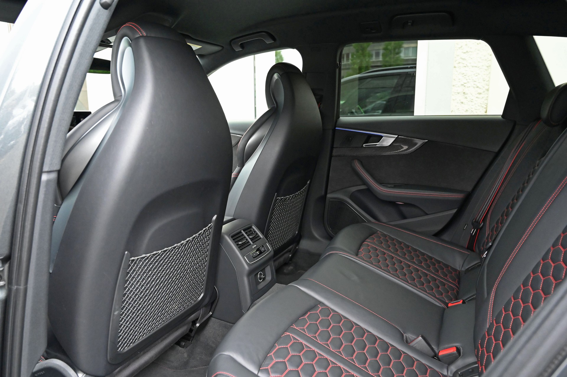 AUDI RS4 Avant 2.9 TFSI quattro tiptronic **8-Fach bereift**-image-22