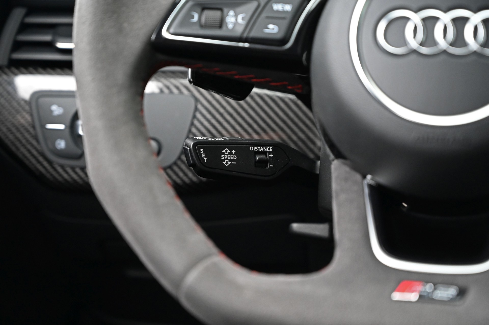 AUDI RS4 Avant 2.9 TFSI quattro tiptronic **8-Fach bereift**-image-15