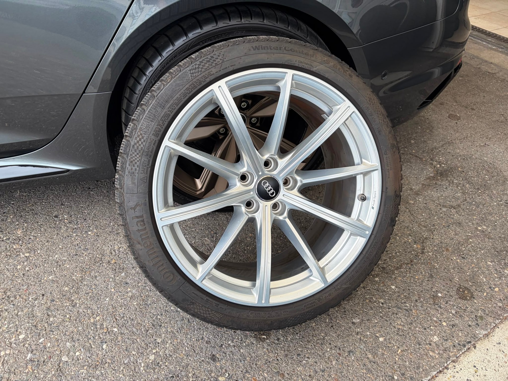 AUDI RS4 Avant 2.9 TFSI quattro tiptronic **8-Fach bereift**-image-26