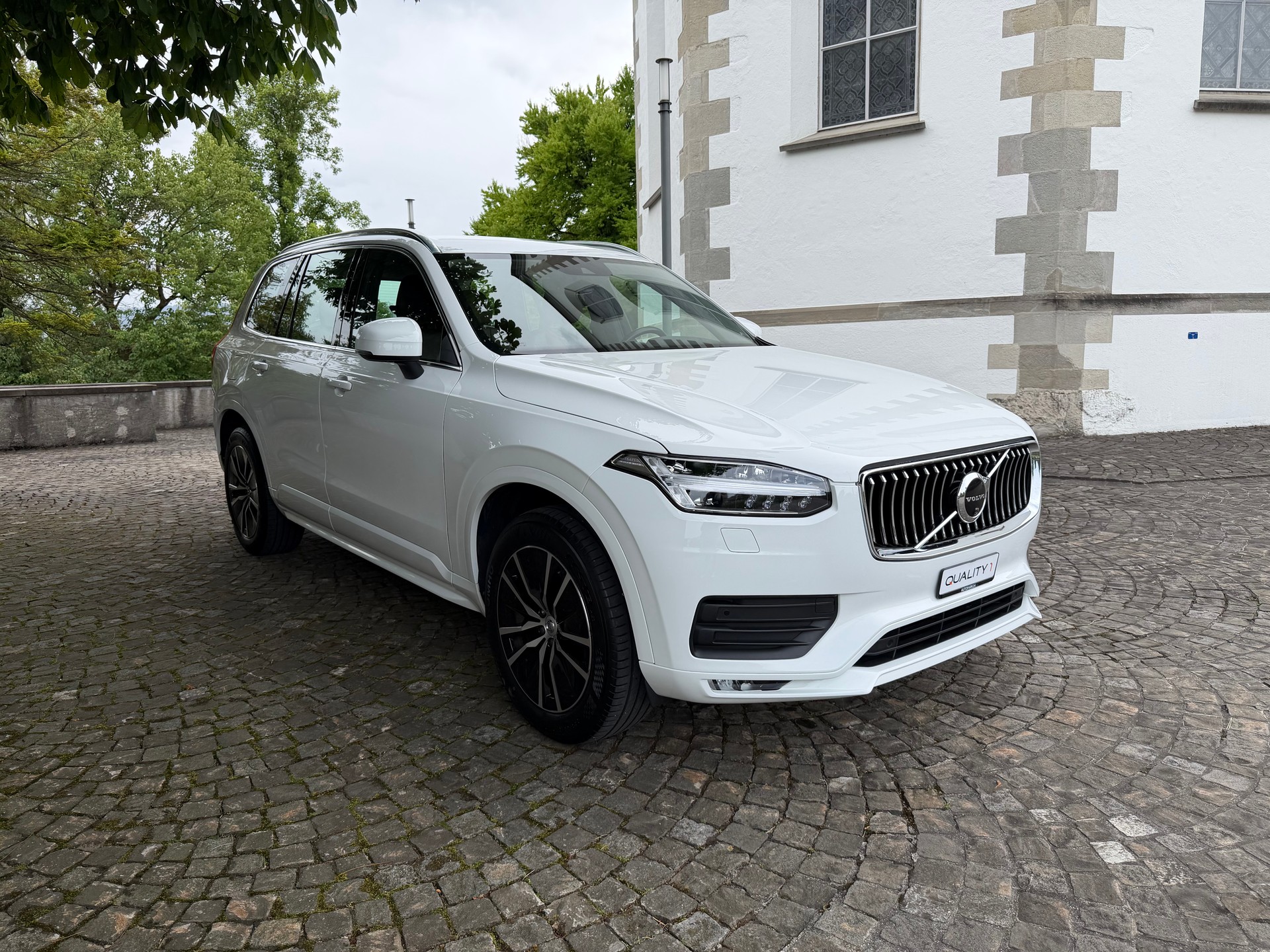 VOLVO XC90 B5 Diesel AWD Momentum Geartronic / 1 Hand / Ab MFK / Service gepflegt / 36 Monate Garantie exkl. / LED-image-2